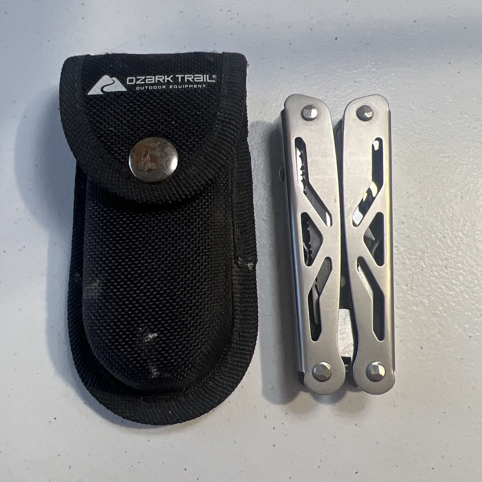 OZARK TRAIL OUTDOOR EQUIPMENT MULTI-TOOL WITH SHEATH NEVER USED