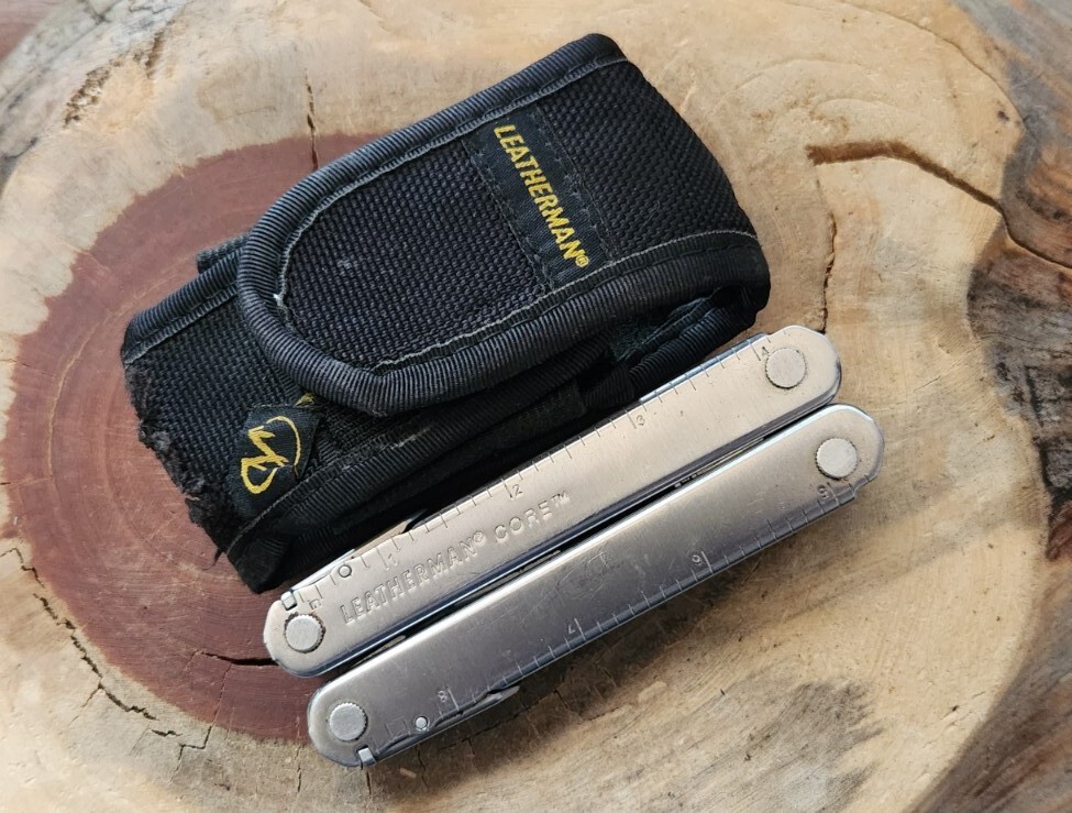 Leatherman Core Stainless Steel Multitool Pliers Knife w/ Sheath – Great G61