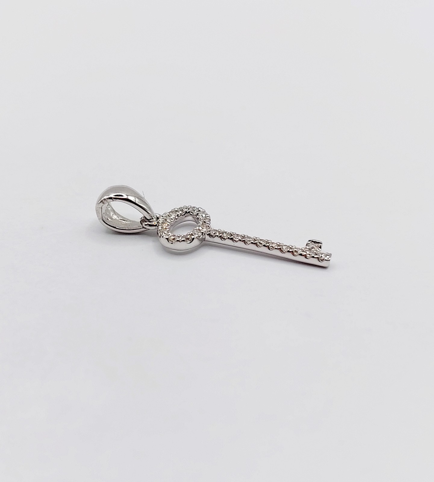 Vintage 18k white gold key pendant pavé-set with diamonds