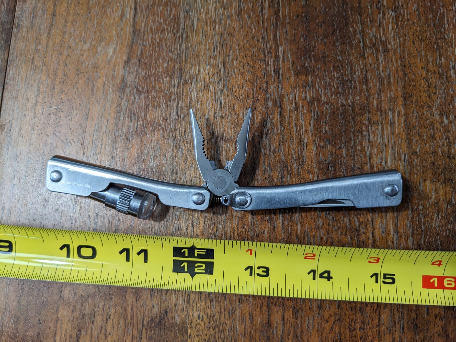 Brookstone Pocket Knife Multi 7+ Function Tool Led Light Key Compact Mini Pliers