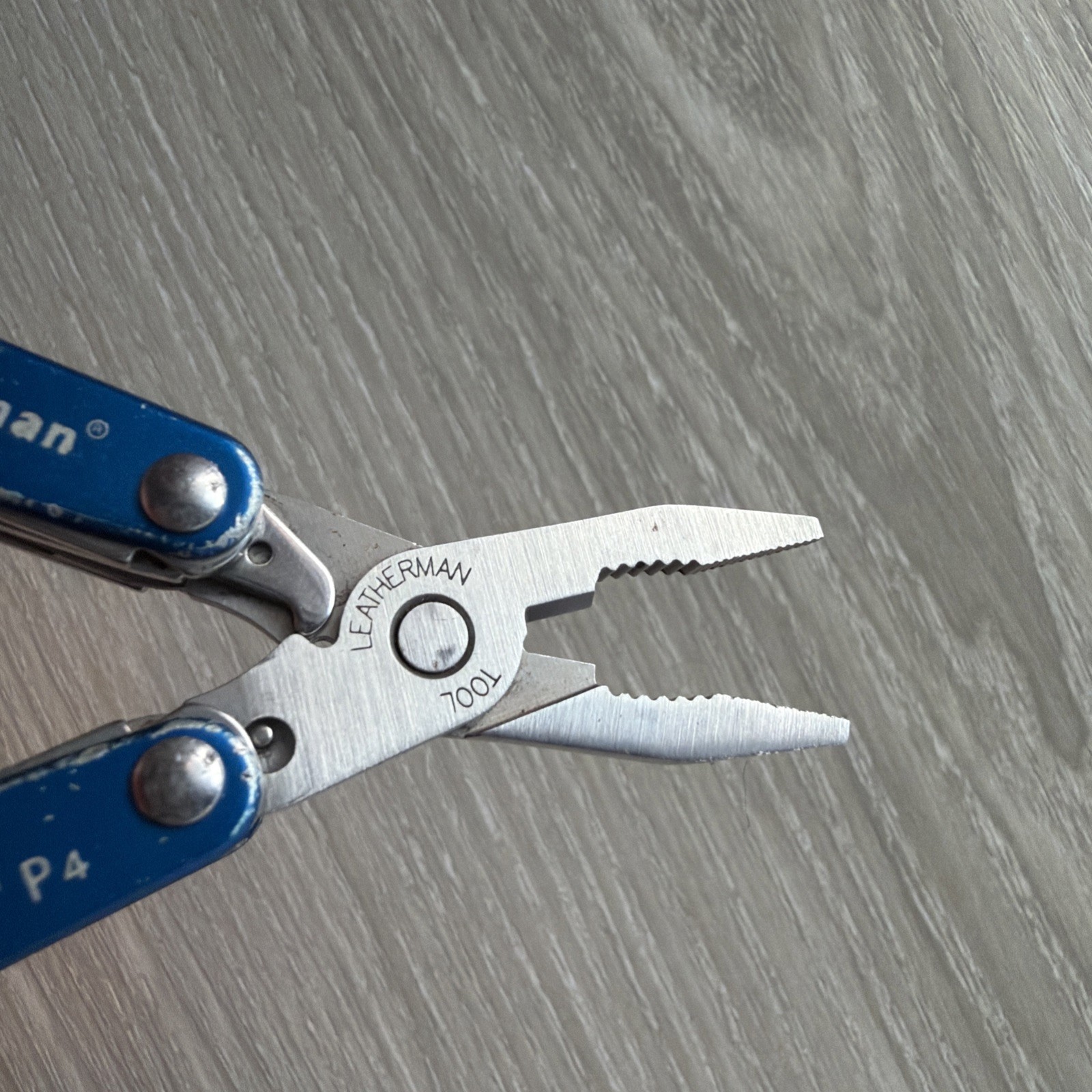Leatherman Squirt P4 MultiTool Plier Knife File Drivers Blue Metallic
