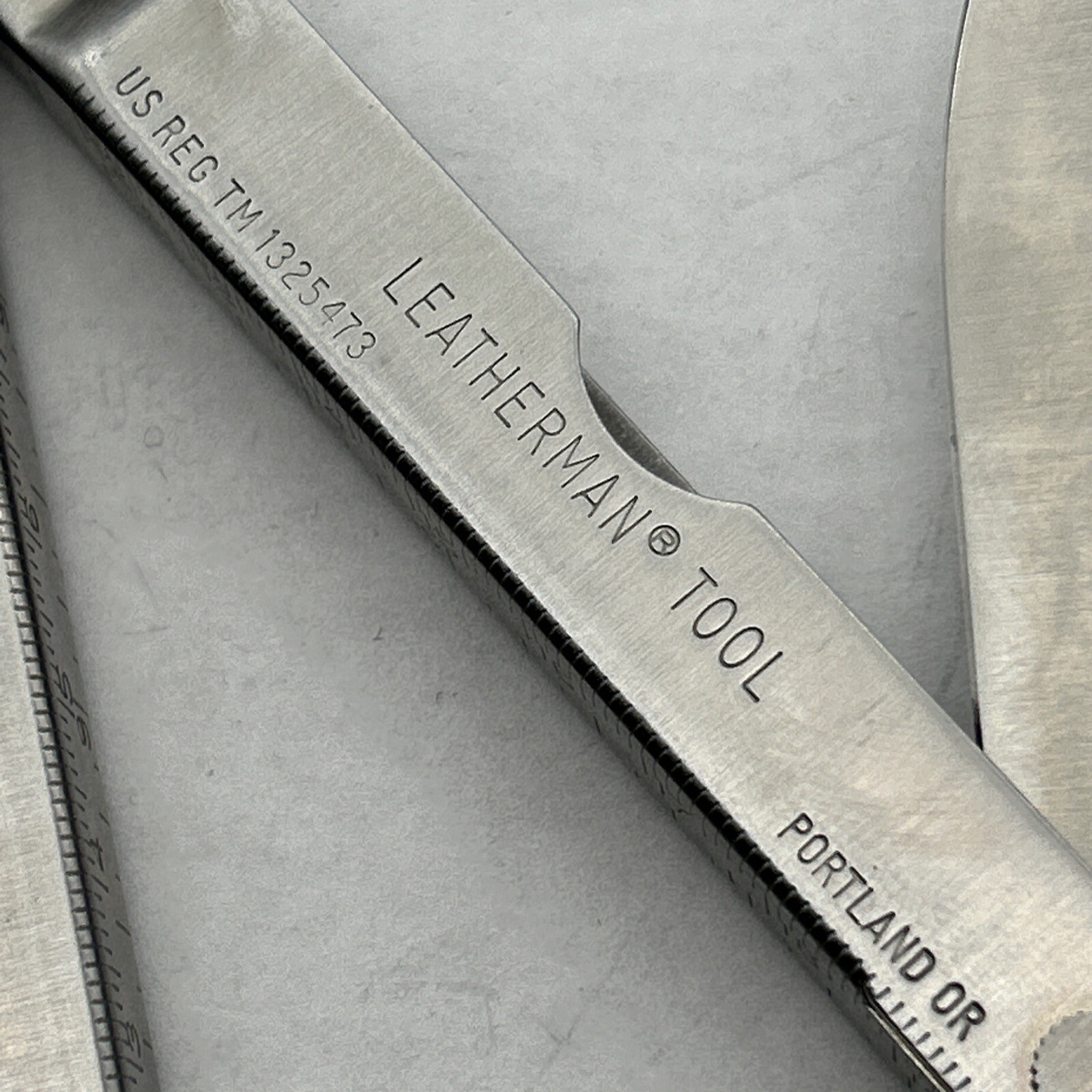 Retired 1995 Leatherman Multi-Tool US Reg TM 1325473 Portland OR w/ Leather Case