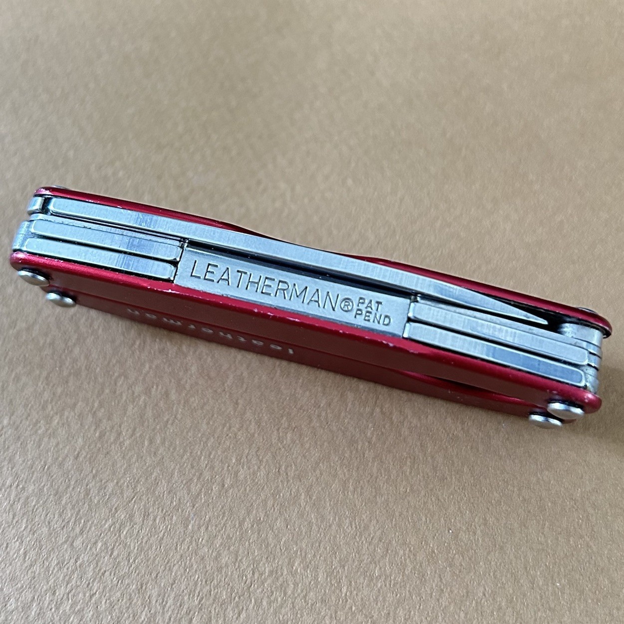 Leatherman Juice C2 Red Multi Tool Pocket Knife Corkscrew Compact EDC Retired