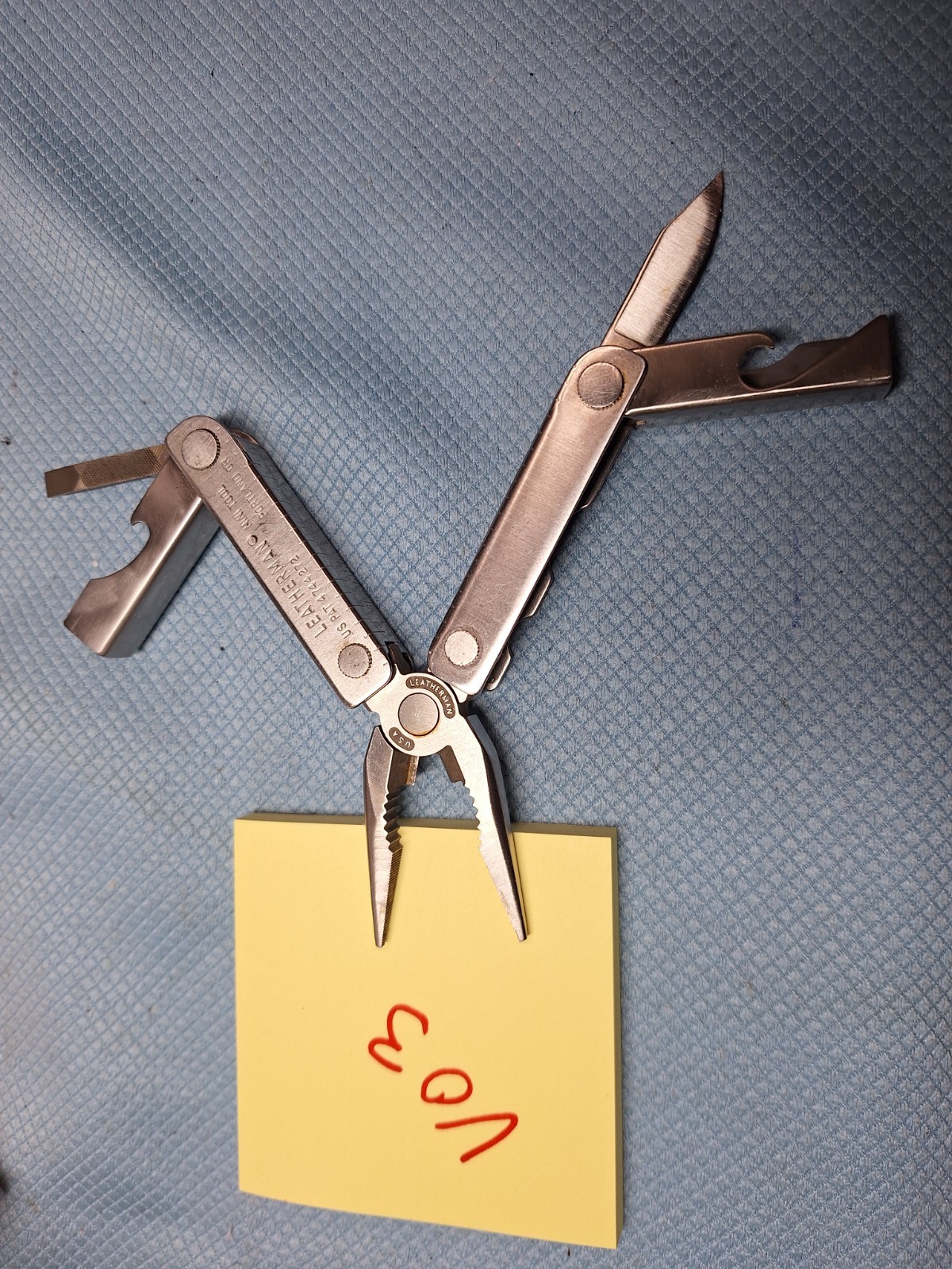 Leatherman MINI MULTI TOOL airport confiscation LOT V03