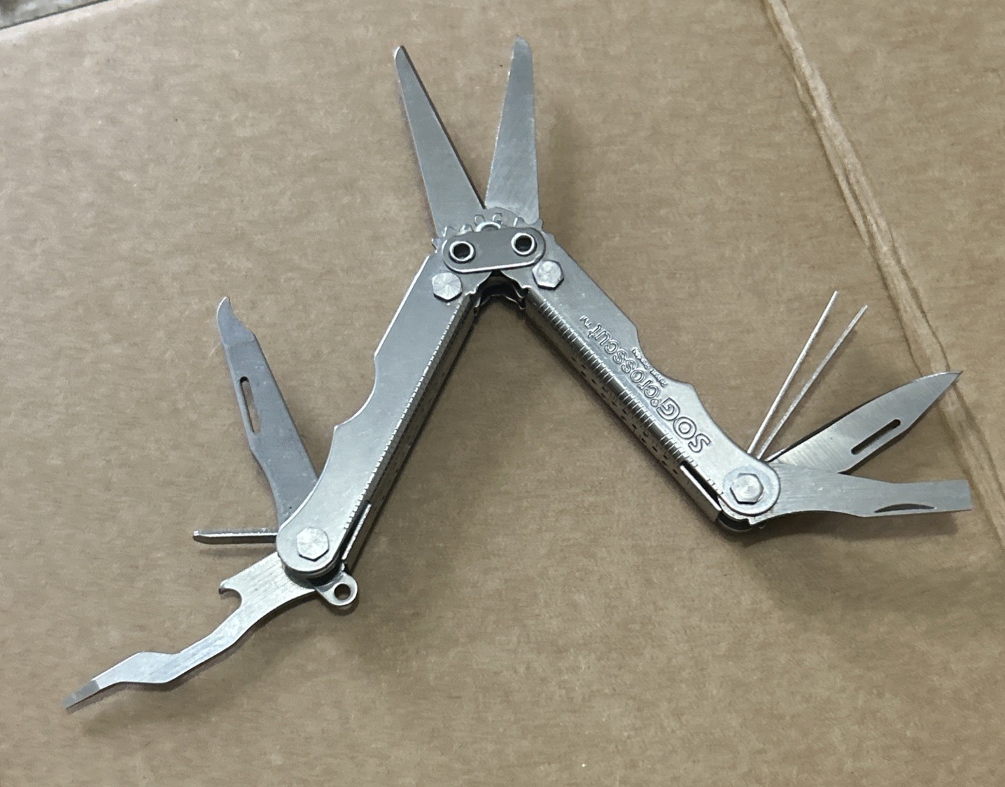 SOG Crosscut Multi Tool Scissors Knife File Tweezer