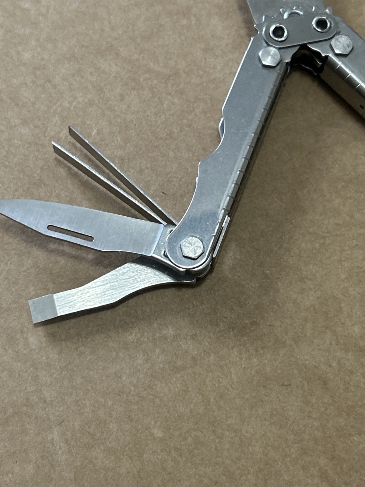 SOG Crosscut Multi Tool Scissors Knife File Tweezer