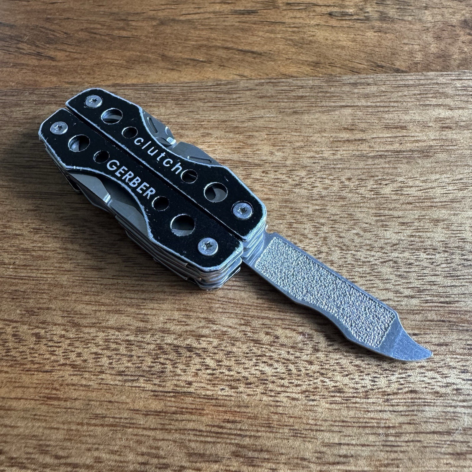 Gerber Clutch Small Rugged 7-in-1 Multi-Tool