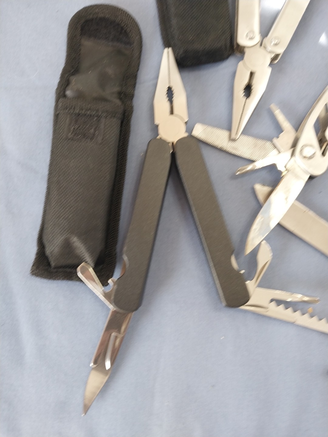 6 multi tools pliers knife screwdriver’s file Etc.