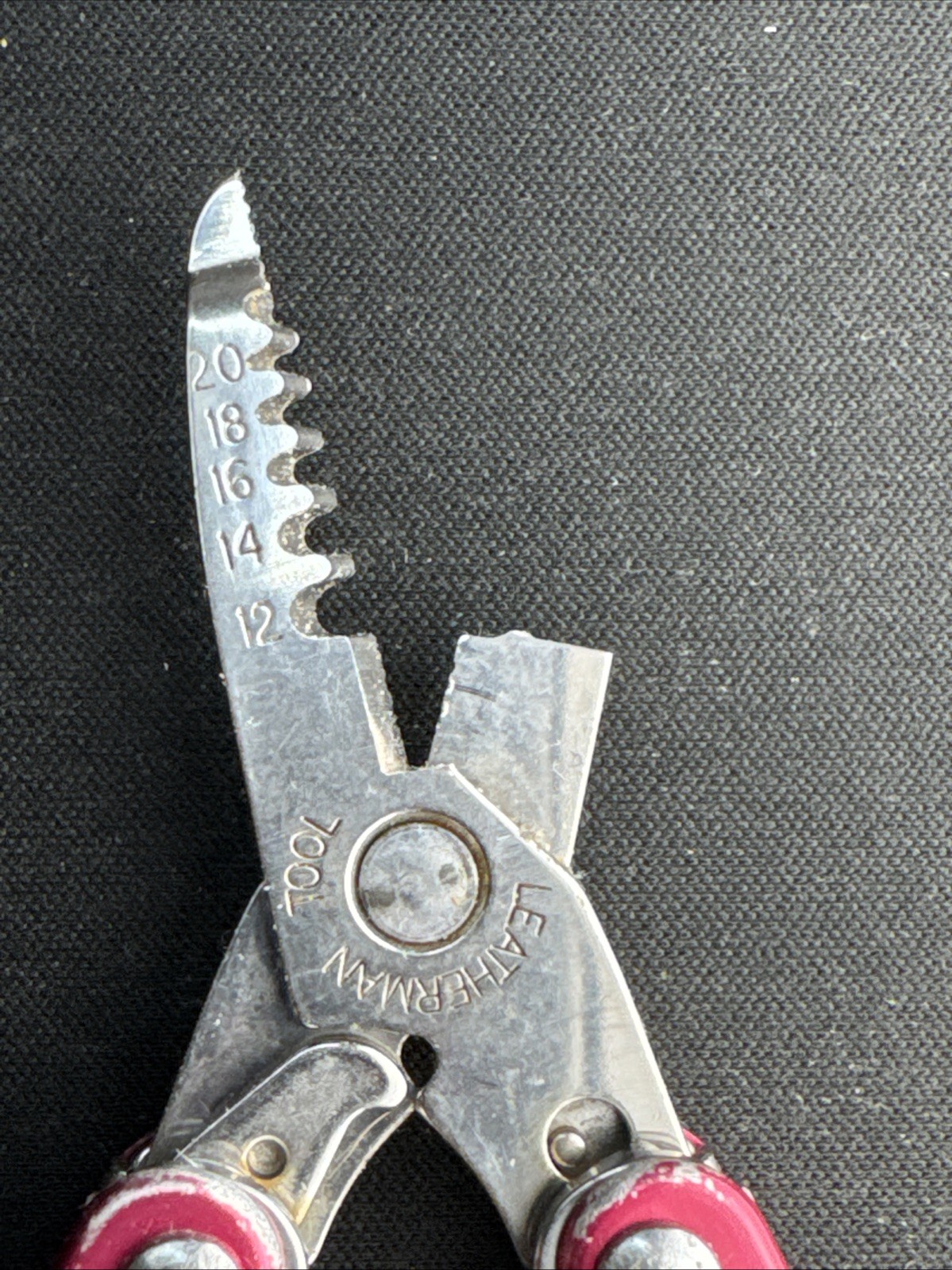 Leatherman Squirt E4 Multi-Tool w/Wire Strippers Radioshack – Parts/Repair