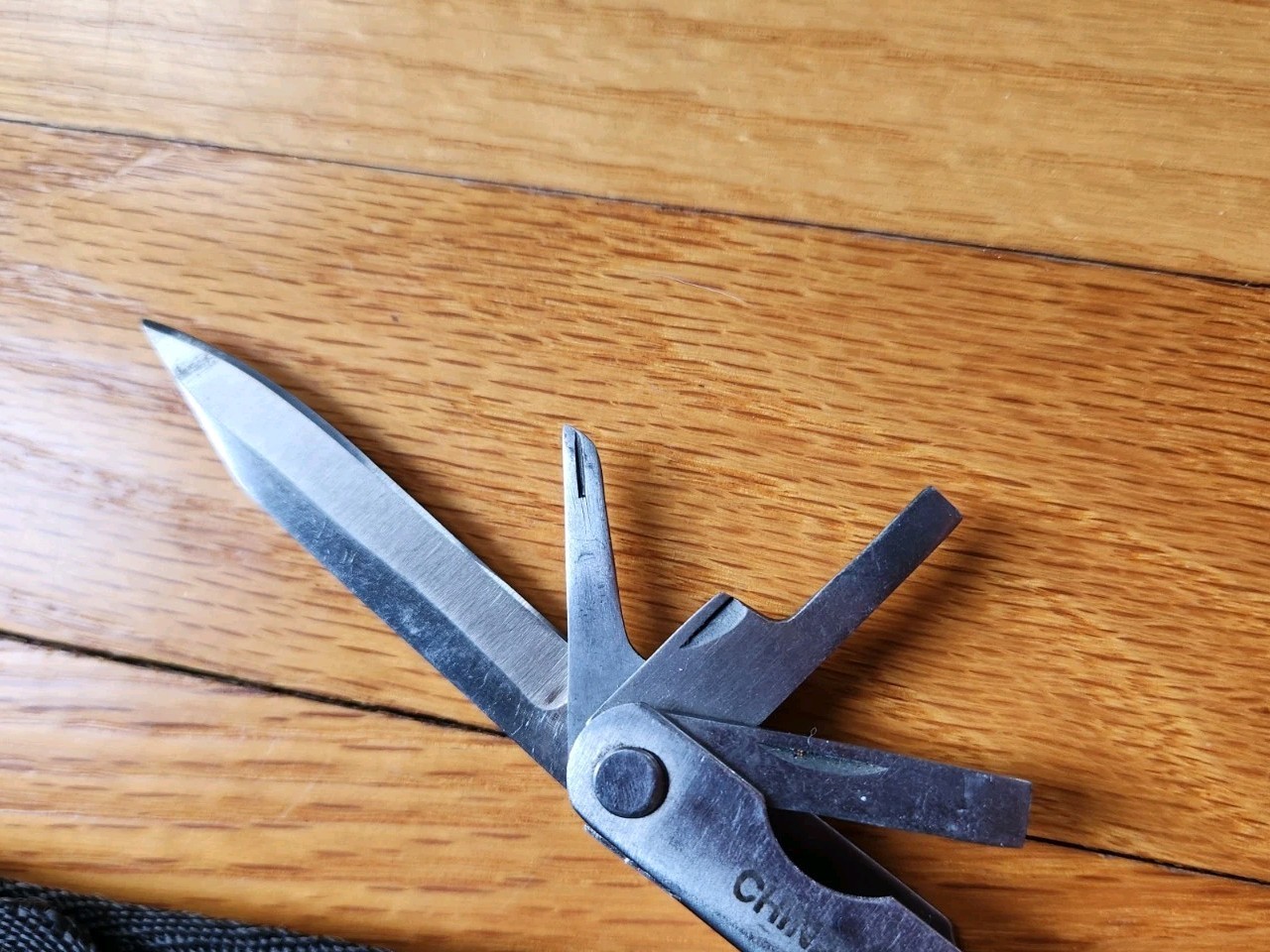 VTG Great Neck Multi Pocket 9 in 1 Tool Pliers Screwdrivers Knife Fish Scaler