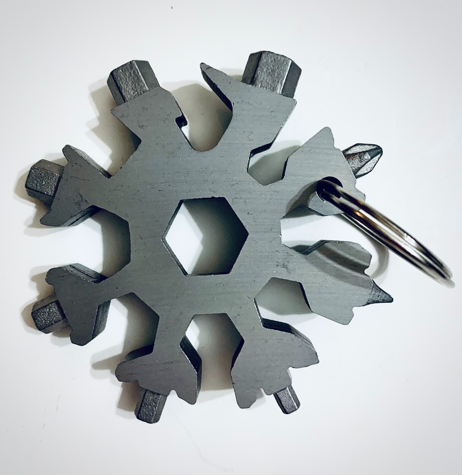 Amenitee Snowflake Multi-tool Key Ring – stainless steel, with drawstring bag
