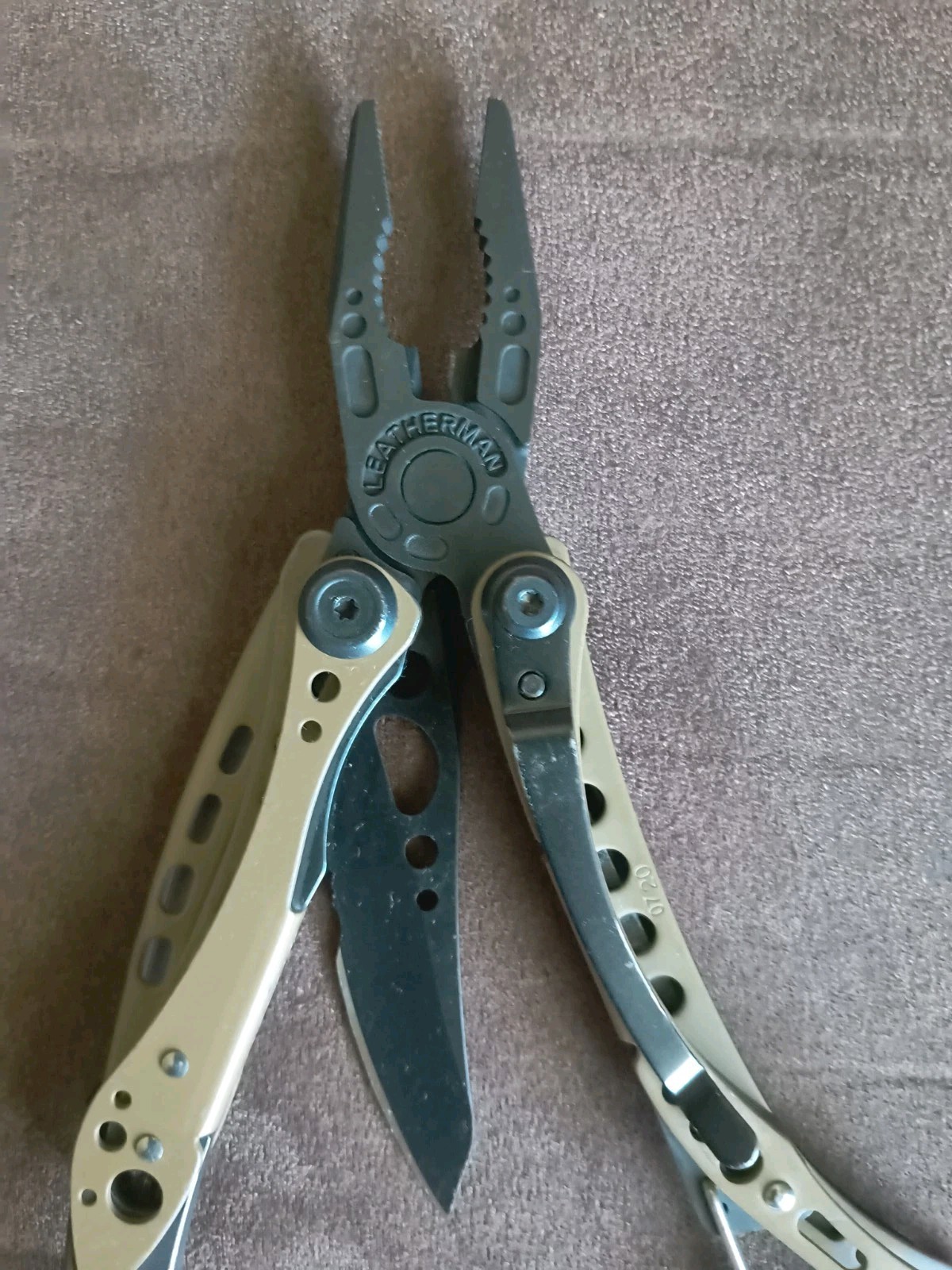 Leatherman Skeletool Coyote Tan multi tool BOD 12/20