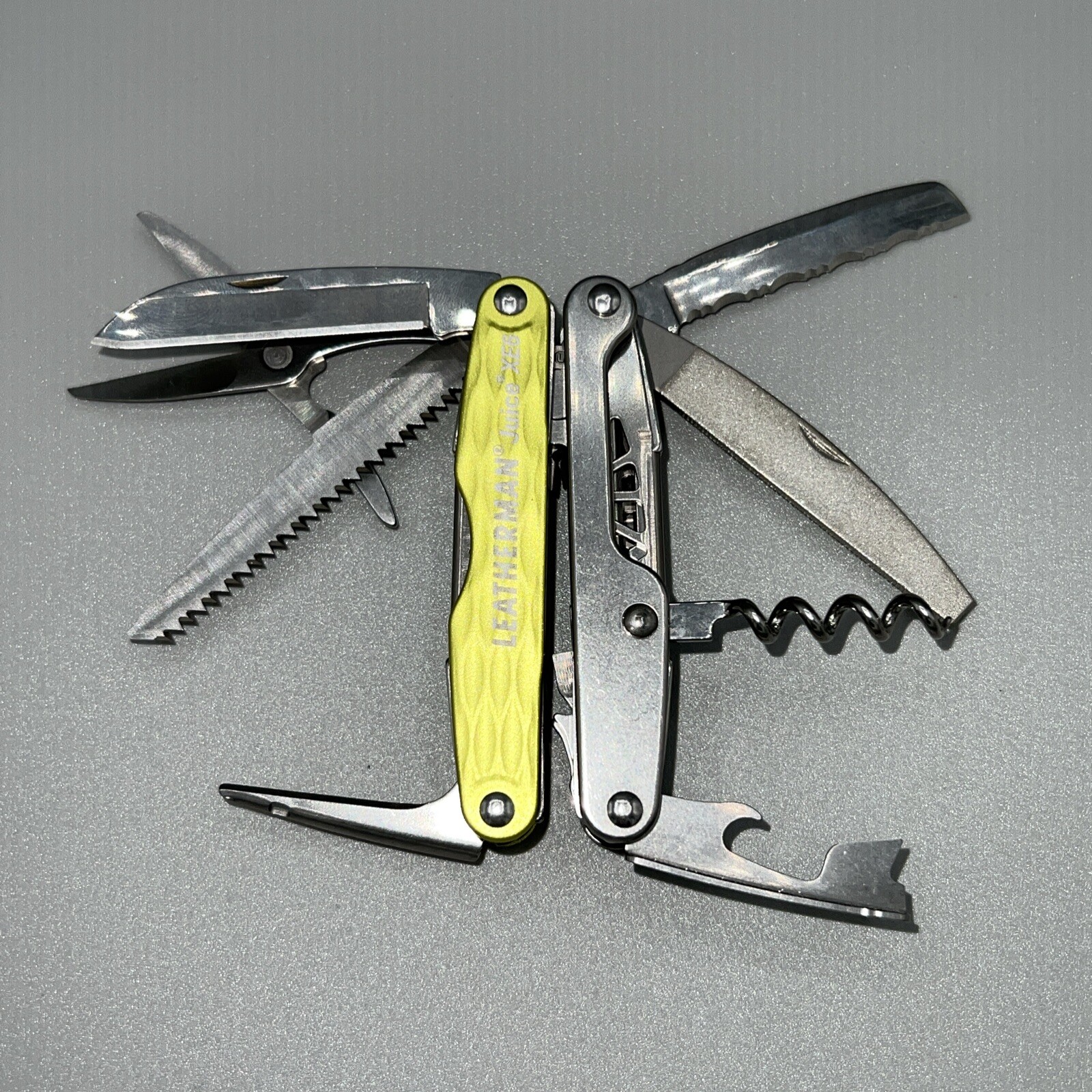 Leatherman Juice XE6 Moss Green 14 Tool Multi-Tool w/Sheath Retired 831931