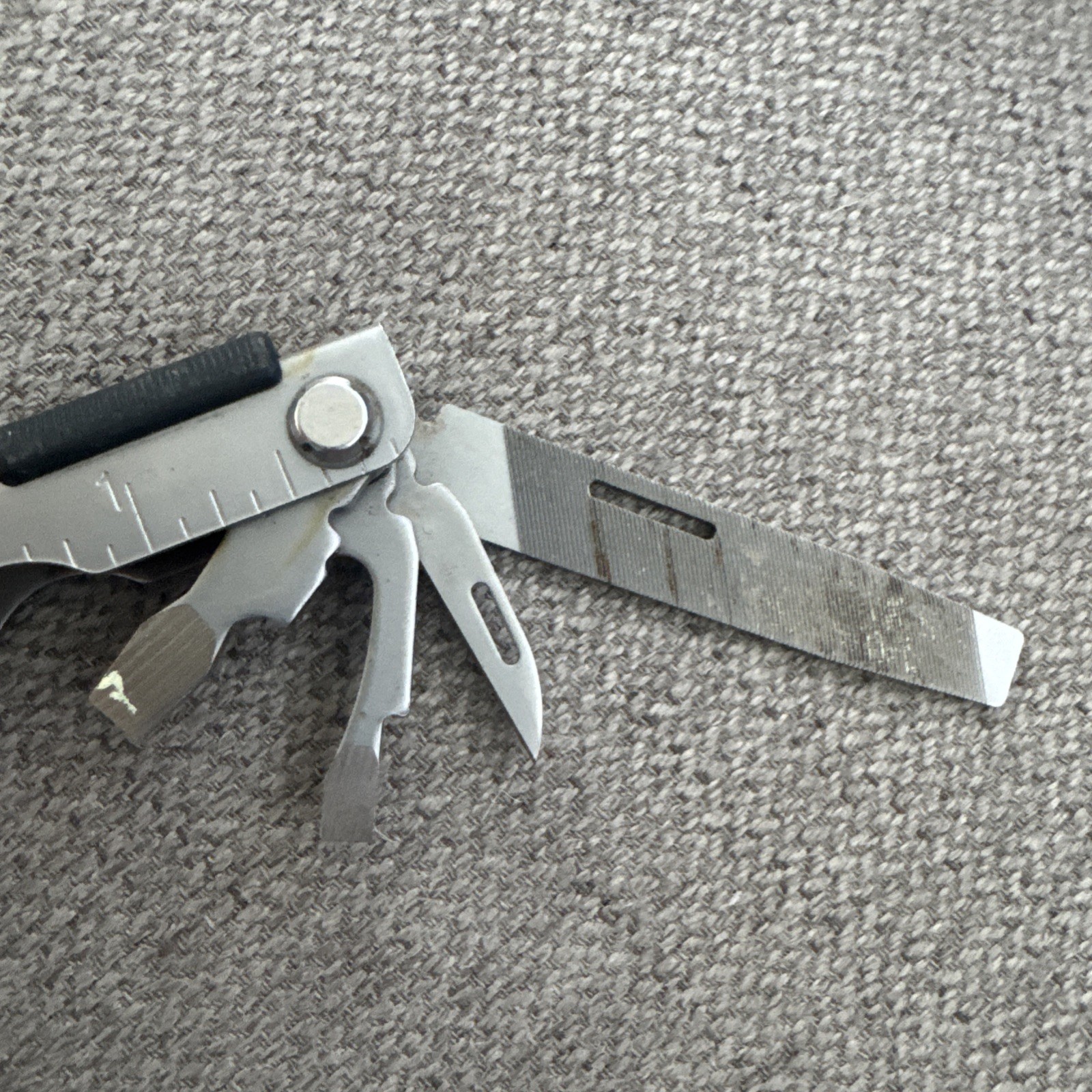 Gerber Multi-Tool MP 600 Silver & Camo carrying case Needle Nose