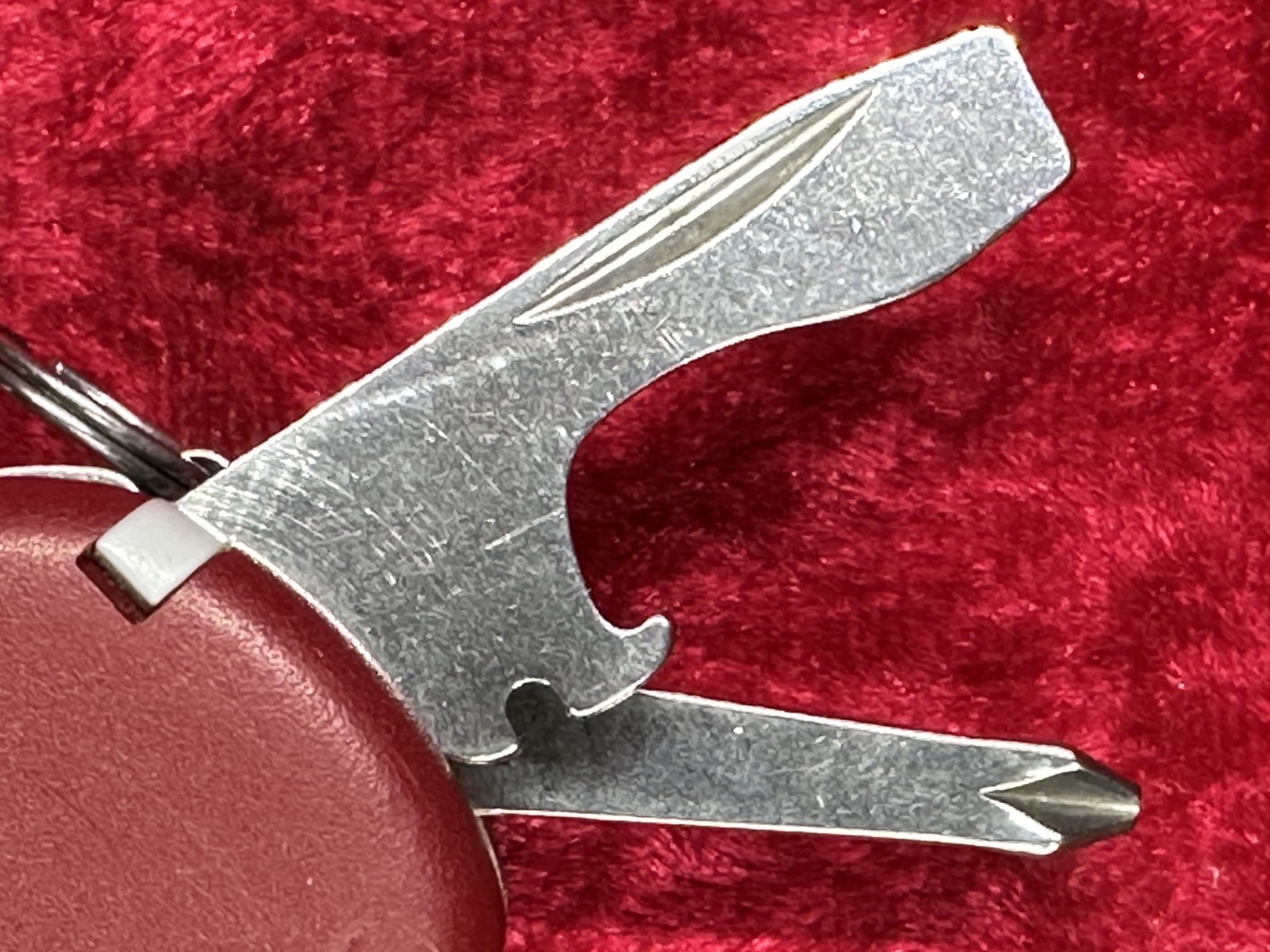 Victorinox Atlas Red Large Swiss Army Knife 111mm 11 Tool 4 Layer (671)