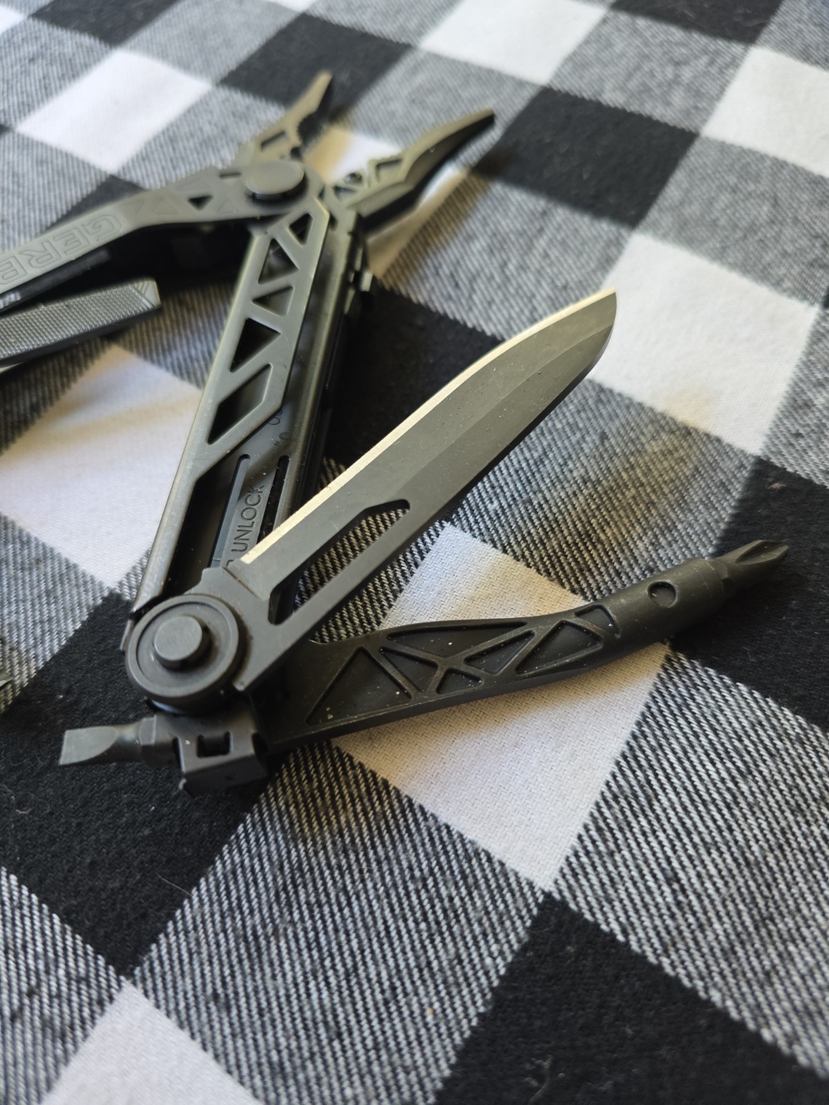 Gerber Center Drive Black Oxide Multi-Tool 8 Tool Pliers With Sheath