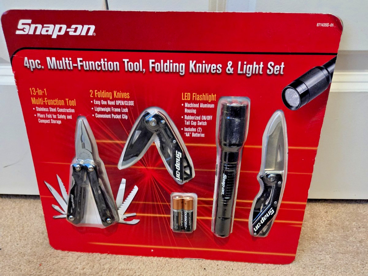 Snap-on Tools 4pc Set 13 in1 Multi-function Tool 2 Folding Knives LED Flashlight