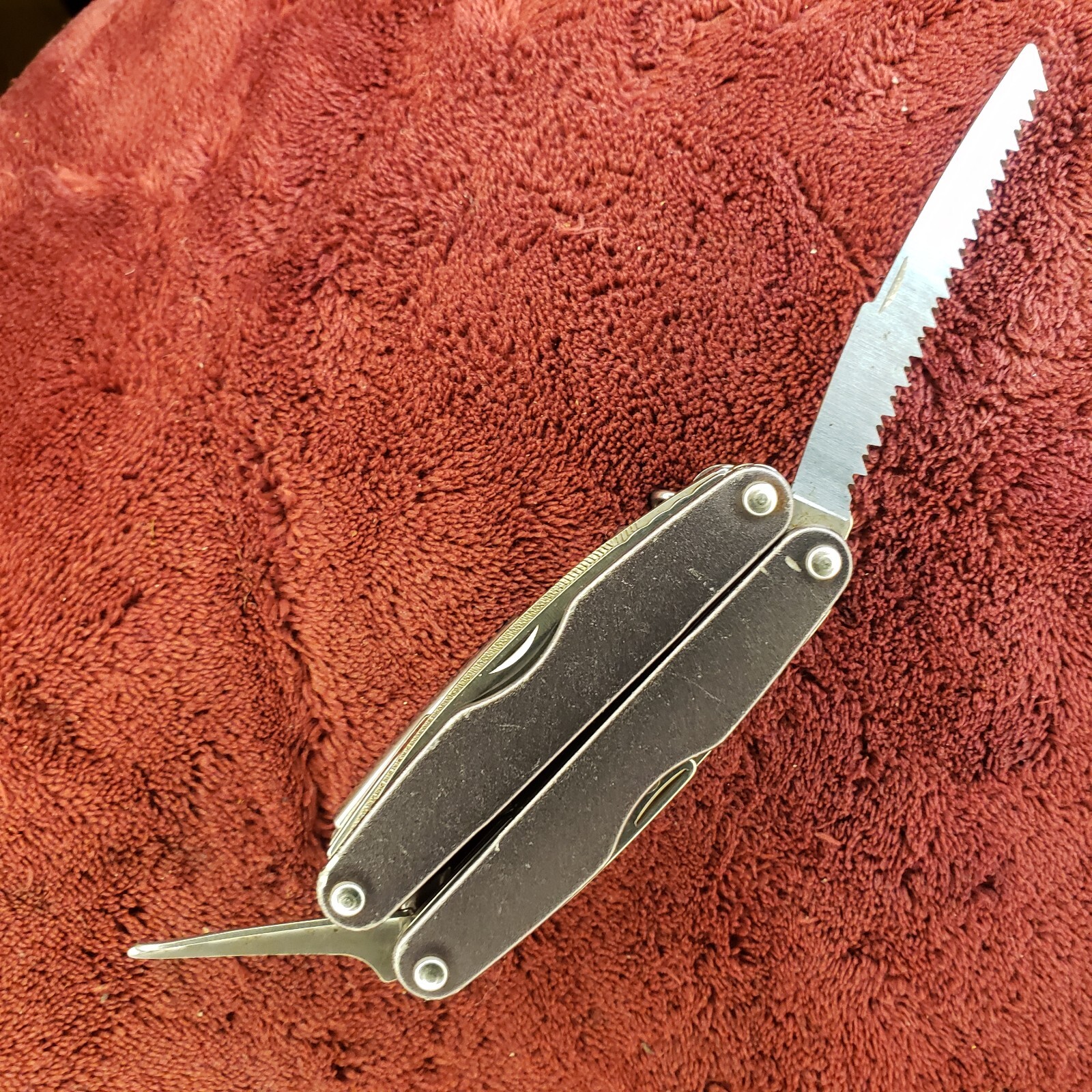 Leatherman Juice XE6 Multi-Tool Grey Retired Pliers Multi Tool read