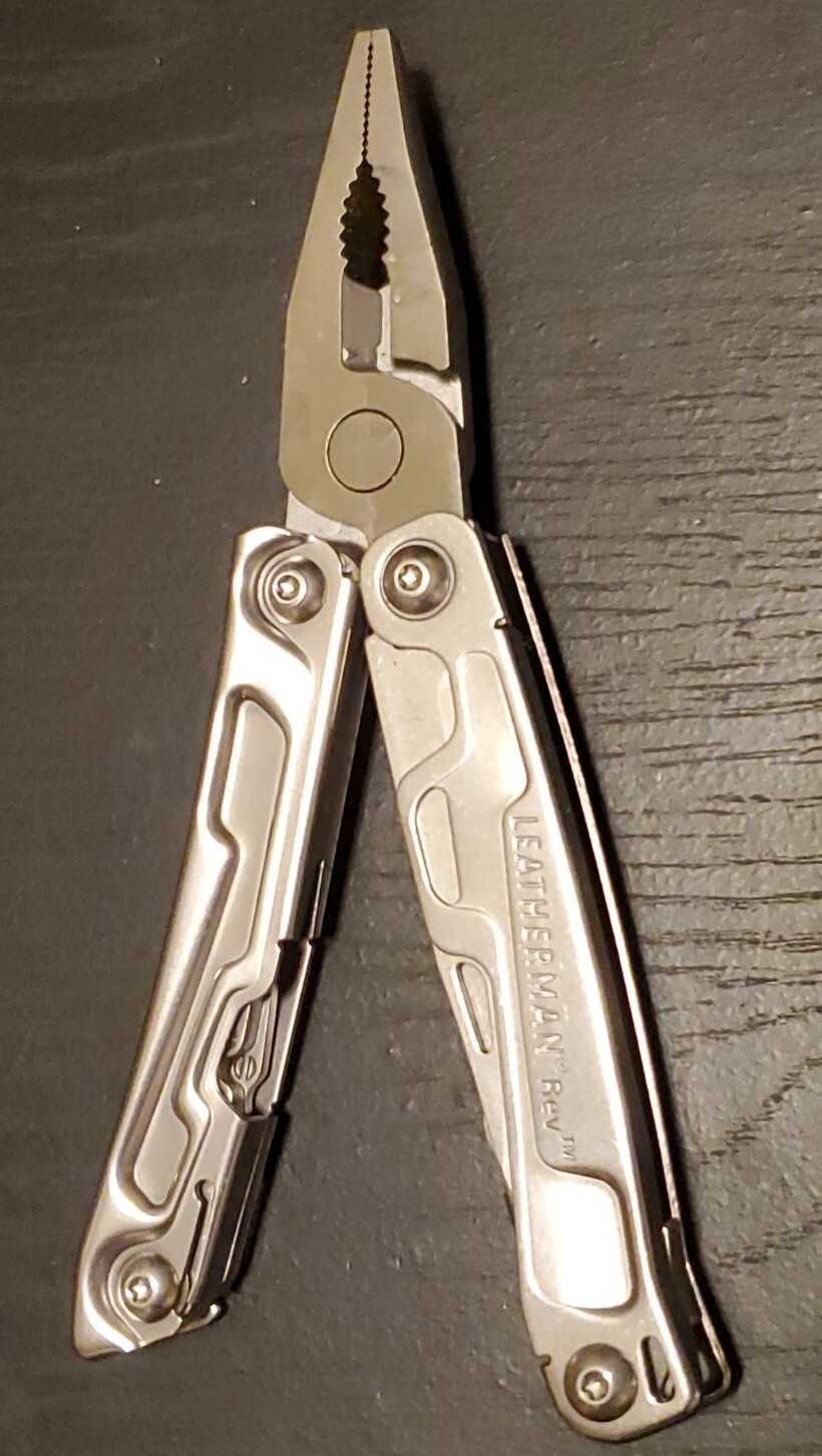 LEATHERMAN REV MULTI-TOOL IS IN MINT CONDITION 033