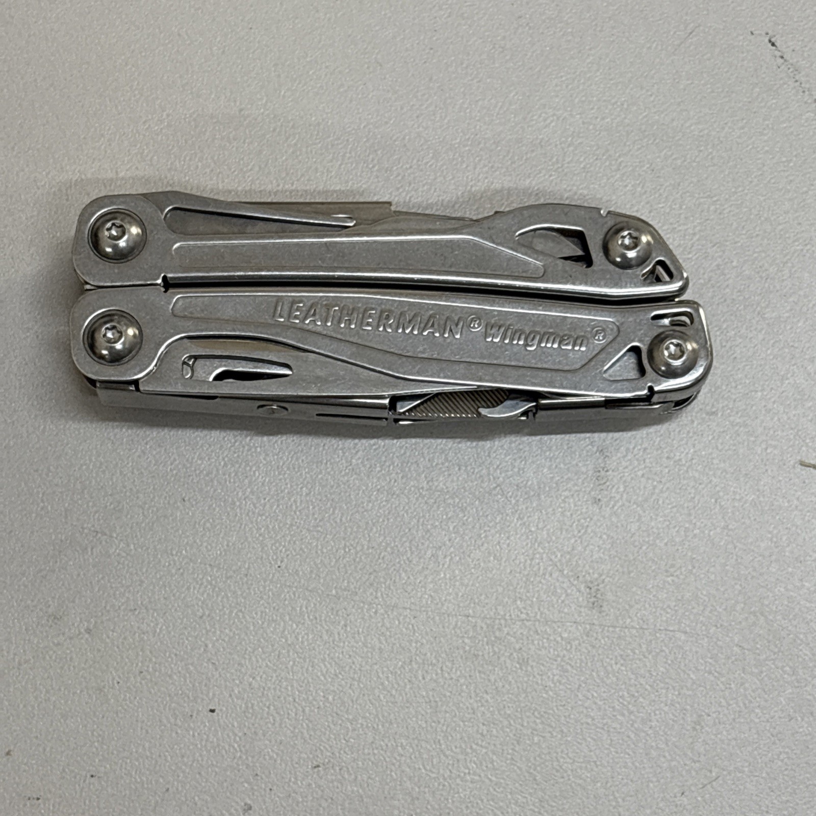 Leatherman Wingman Multitool with 14 tools Needle Nose pliers, wire cutter (024)