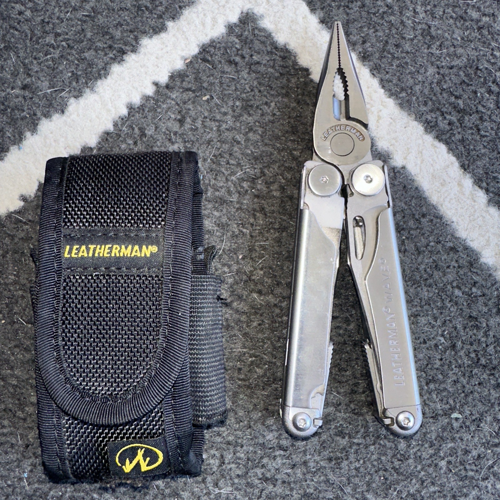 Leatherman Wave Hand Held Multi-Tool- Silver Great Condition!