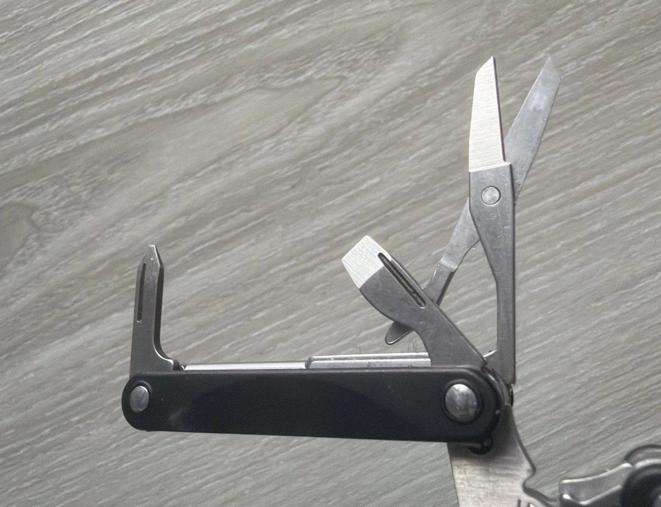 Leatherman Squirt PS4 MultiTool Plier Scissors Knife File Drivers Black Matte