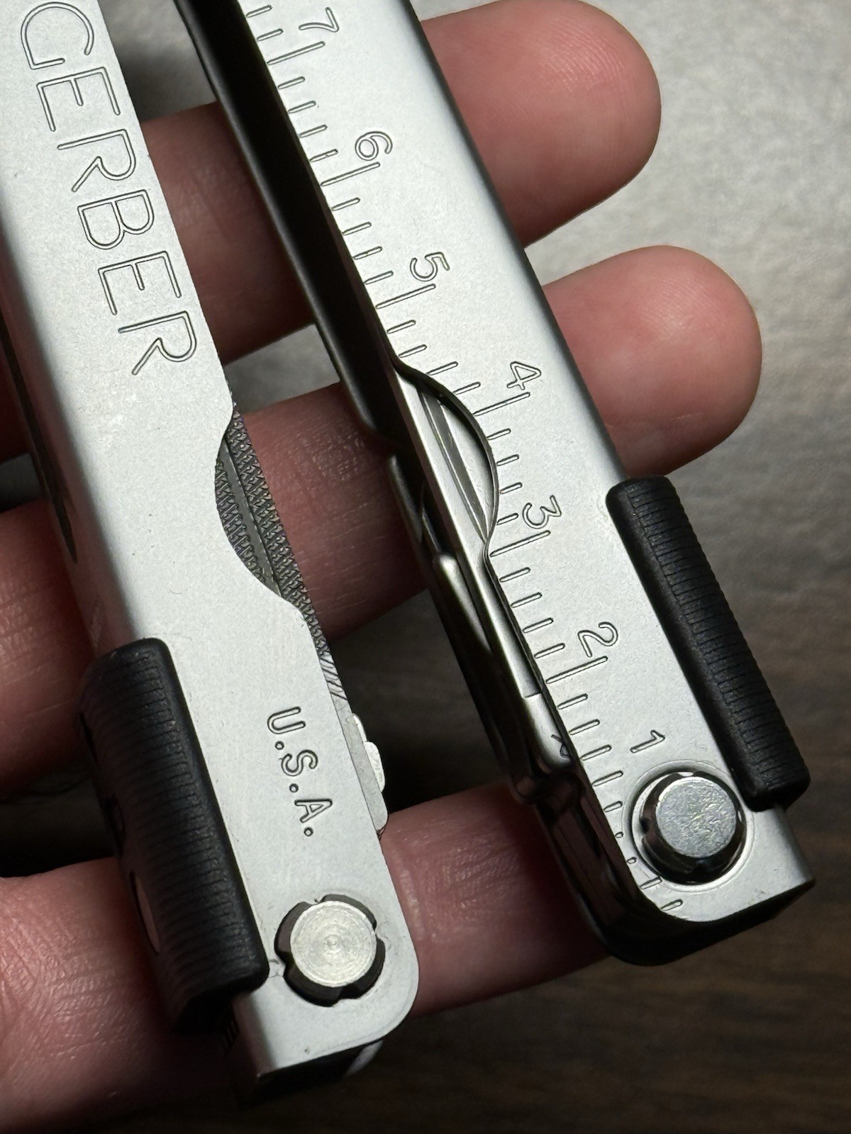 GERBER LEGENDARY BLADES USA MULTITOOL MP600 W/ SHEATH AND BITS