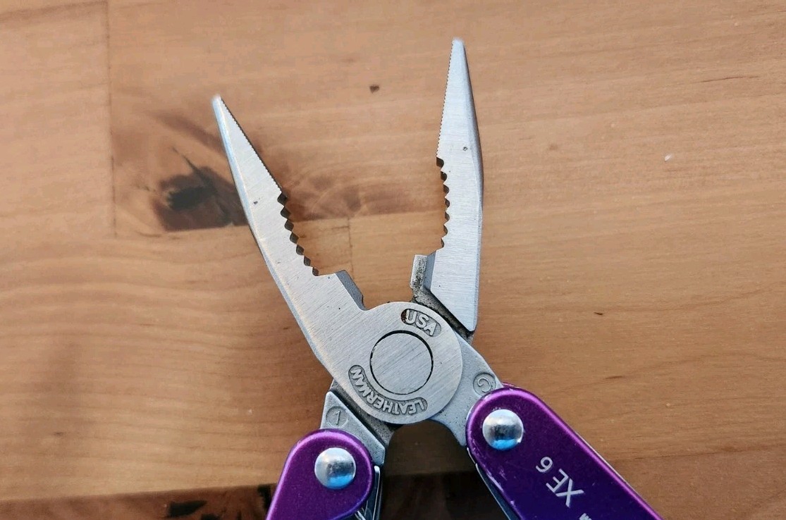 RARE Leatherman Juice XE6 Purple Thunder Pliers Multitool- Great Condition U8