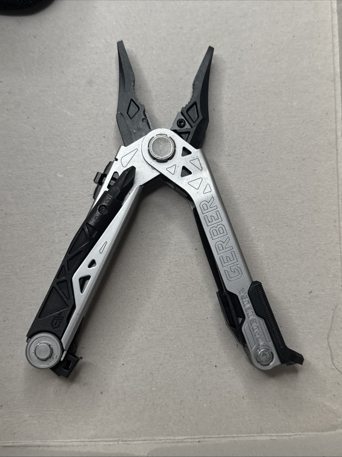 gerber dual force multi tool With Sheath And Attachments