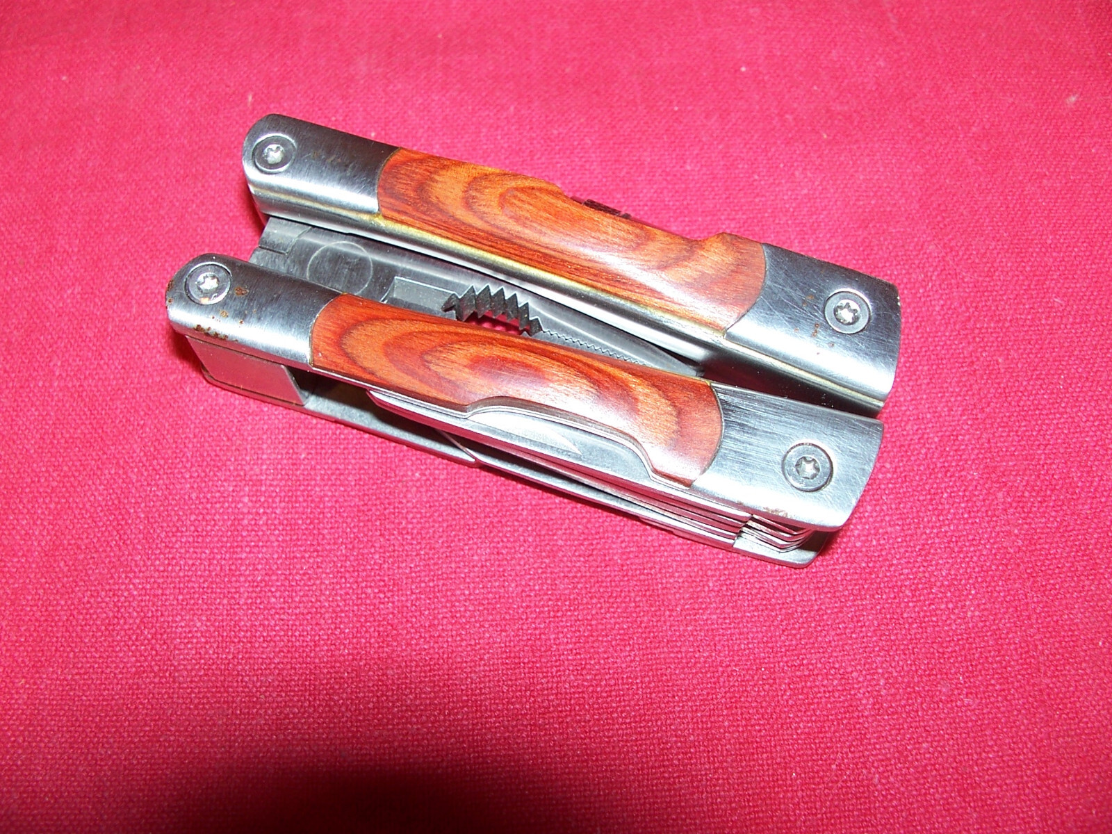 Eddie Bauer Multi Tool Pocket Knife Saw Pliers Hunting Camping Survival Car Boat