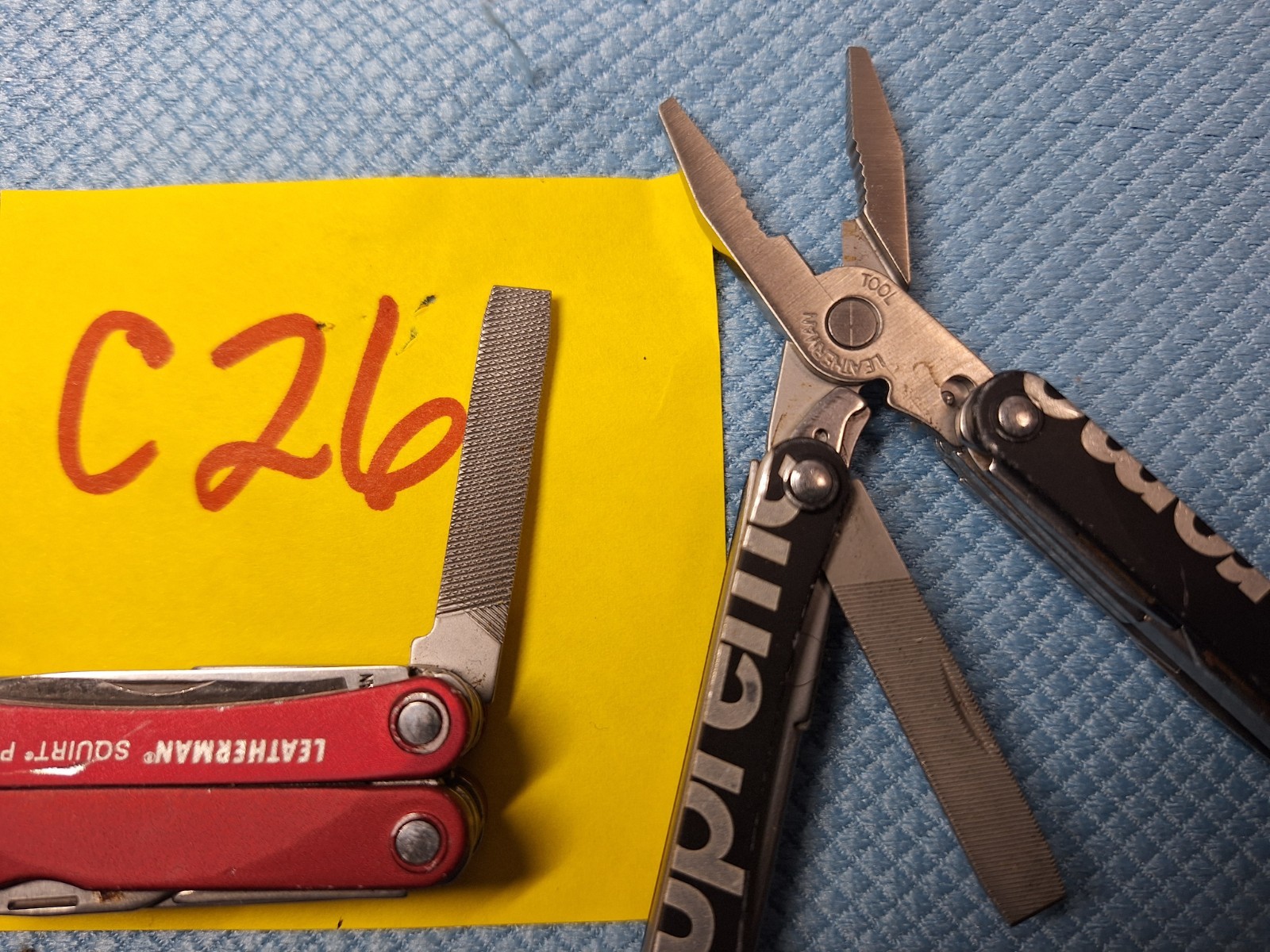 2 LEATHERMAN SUPREME PS4 SQUIRT Multi Tools AIRPORT CONFISCATION Lot C26