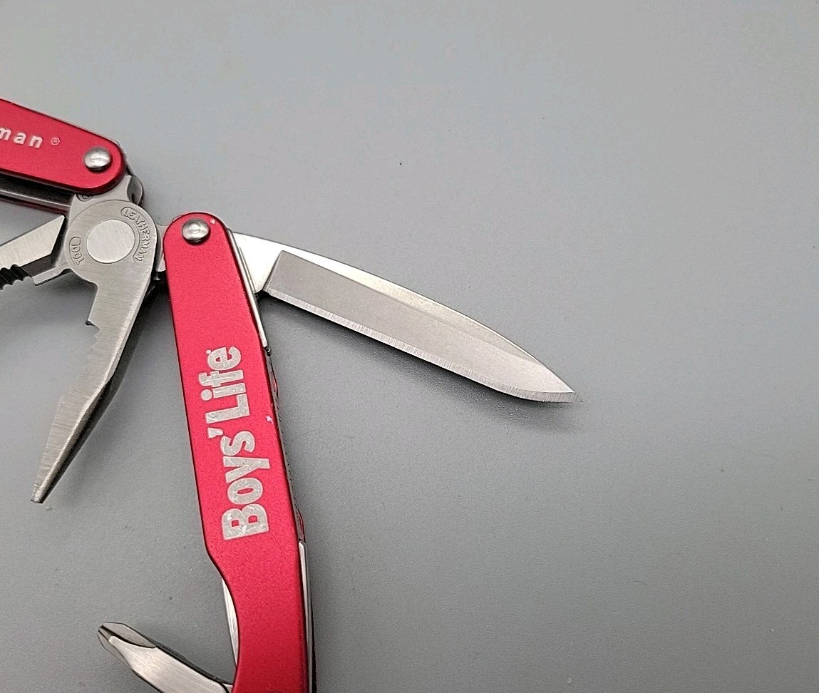 Leatherman JUICE C2 Multi-Tool – Dated 1103 – Red – Retired – Boys Life LOGO