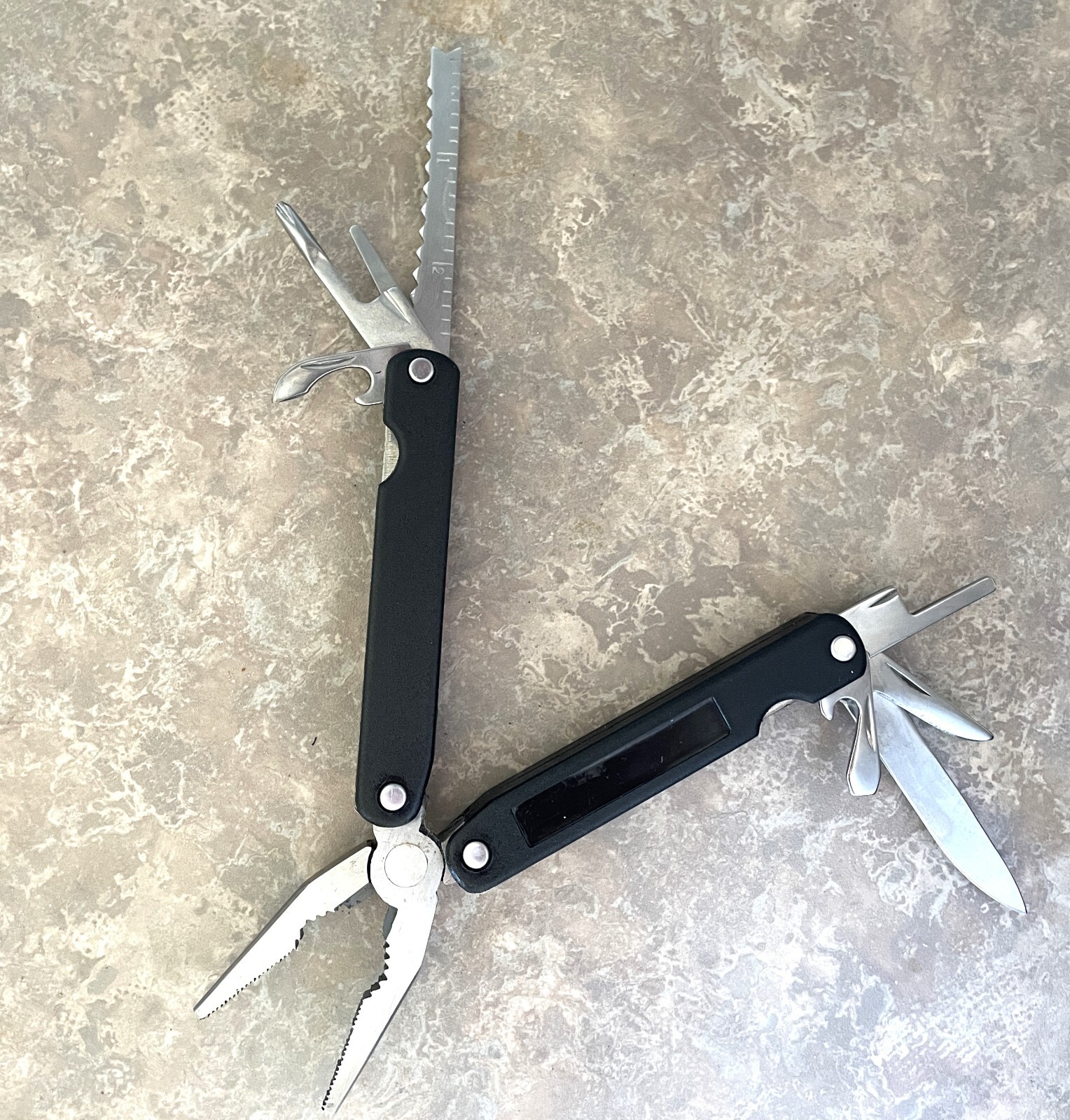 Multi-tool with belt sheath, 9 tool functions, New Without Box, Made in China