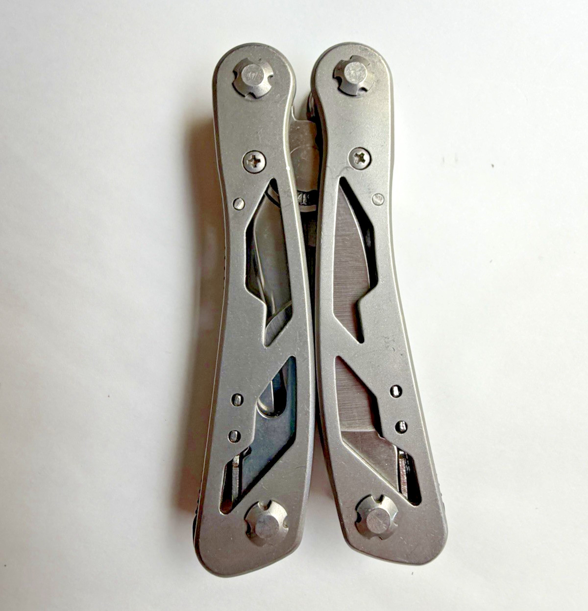 Stanley 13-in-1 Multi-Tool Pocket Knife Stainless Steel Pliers Non Slip Grip