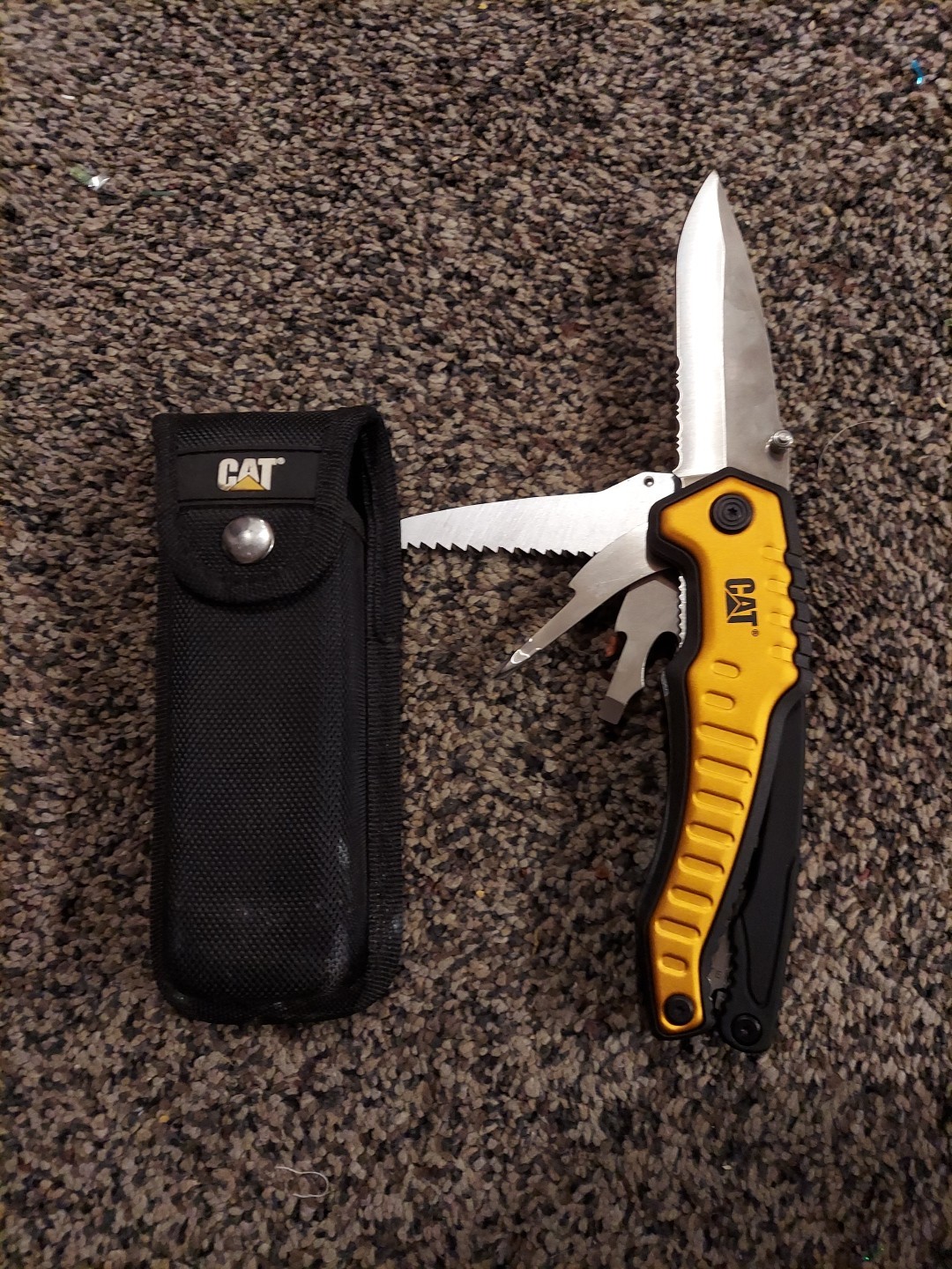 CAT XL 9-in-1 Multi-Tool Set, Stainless Steel Tools with Pouch USED