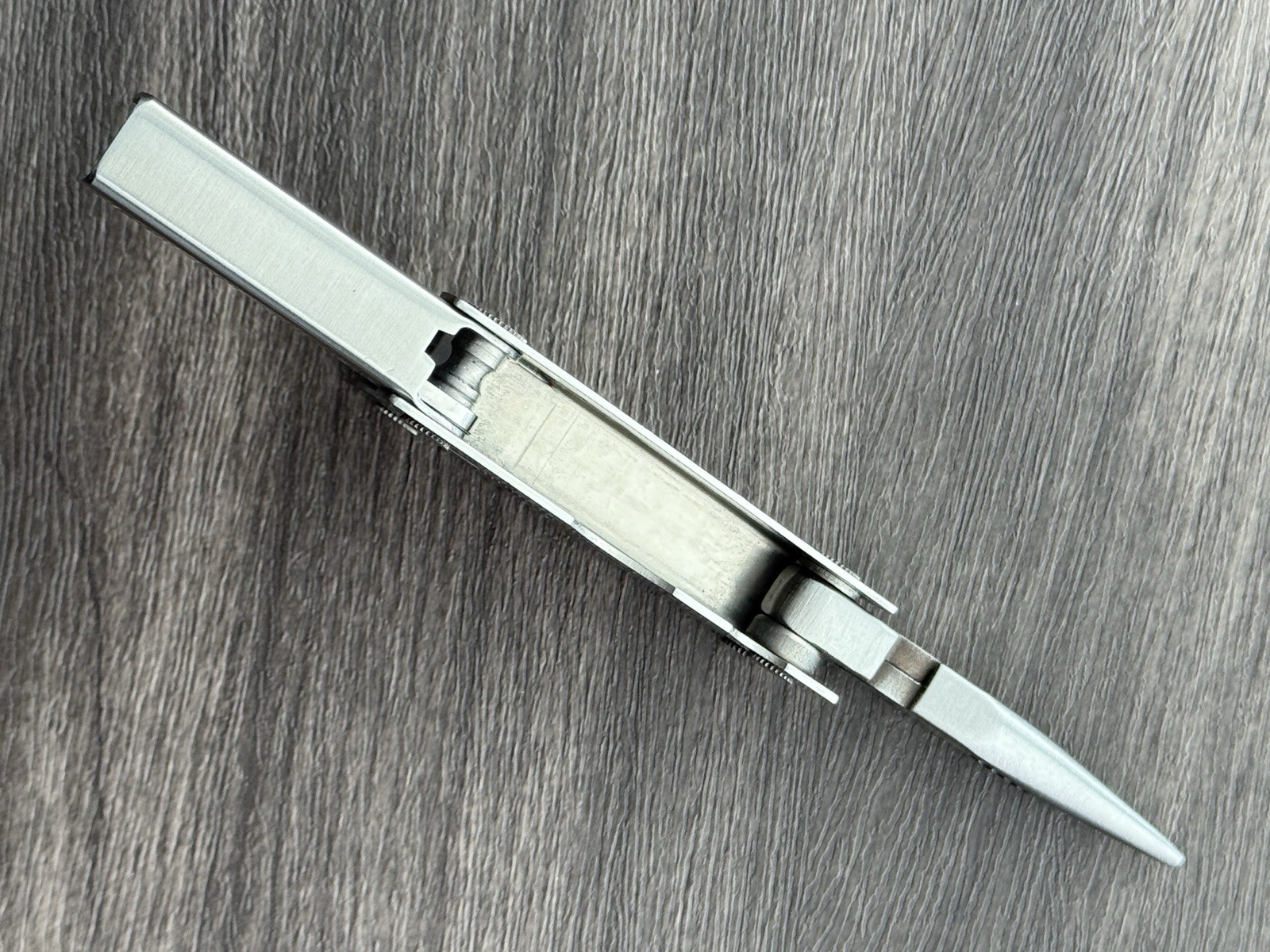 Leatherman MINI TOOL multitool. US PAT PEND w/Pliers Precision Alignment Hole!