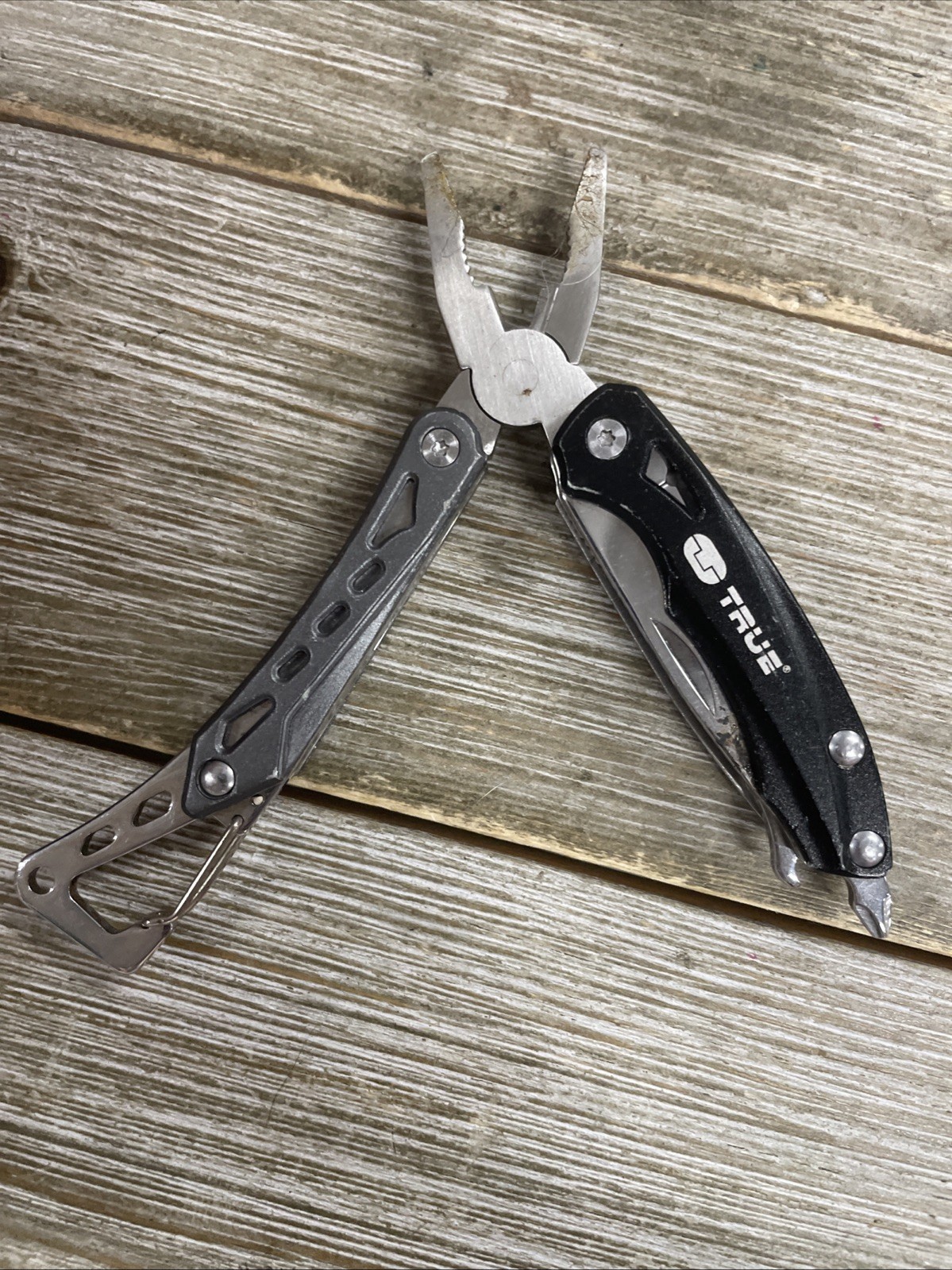 True Utility Seven Multi-Tool 7 in 1 Compact Pocket Knife Quick Release Clip