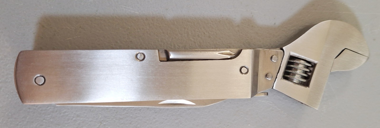Barlow Multi-Tool: Knife, Crescent, Pliers, Screwdrivers, Saw, File, Wire Cutter