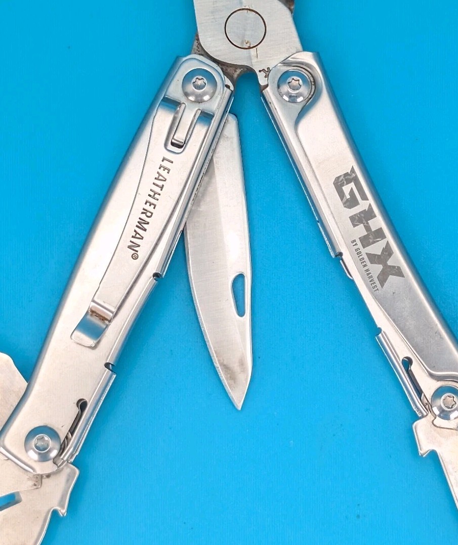 Leatherman Rev 3.8″ Multi-Tool, Stainless! *SOME RUST ON ITEM*