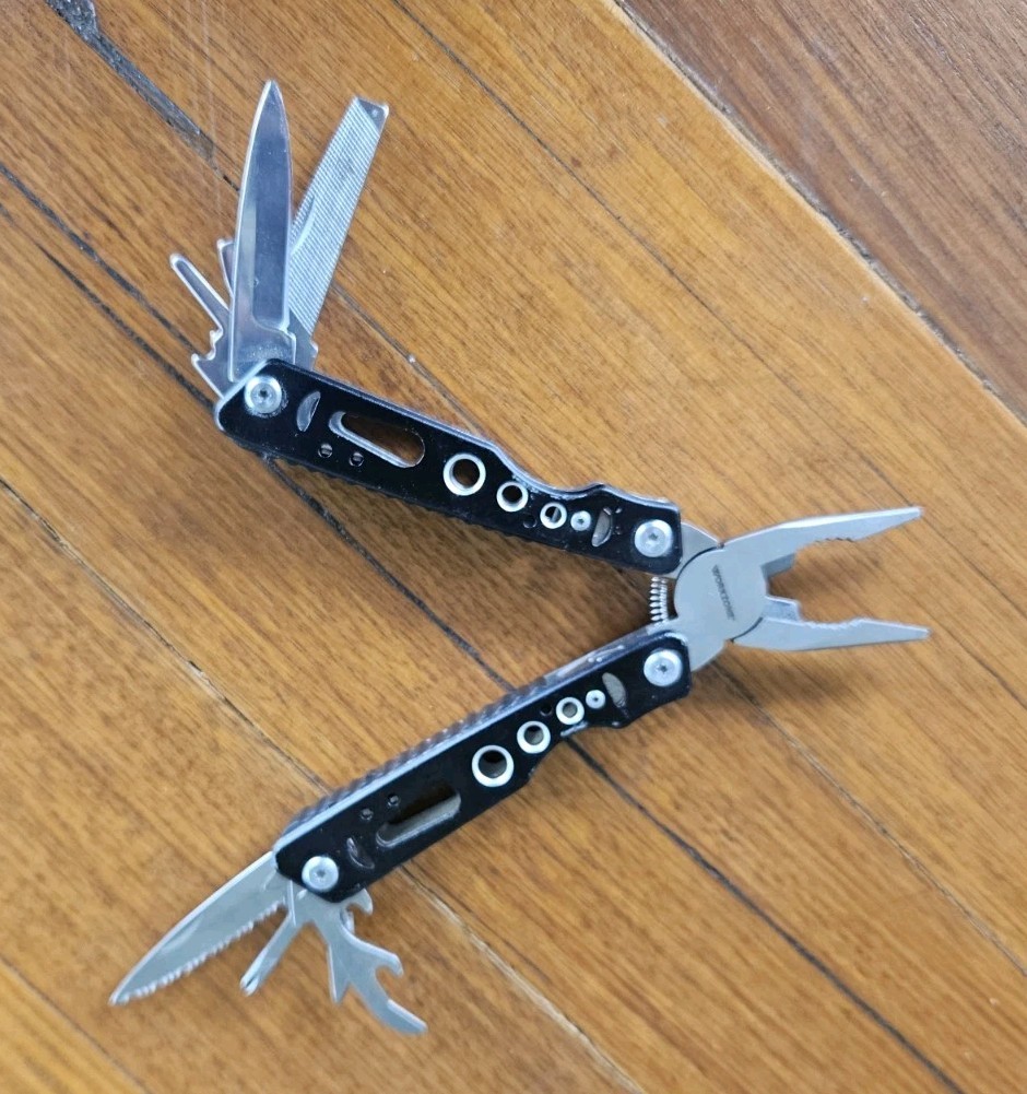 Lot of 2 Multi Tools – WILDTRAK Swiss Army Style Knife & WORKZONE Multi-Function