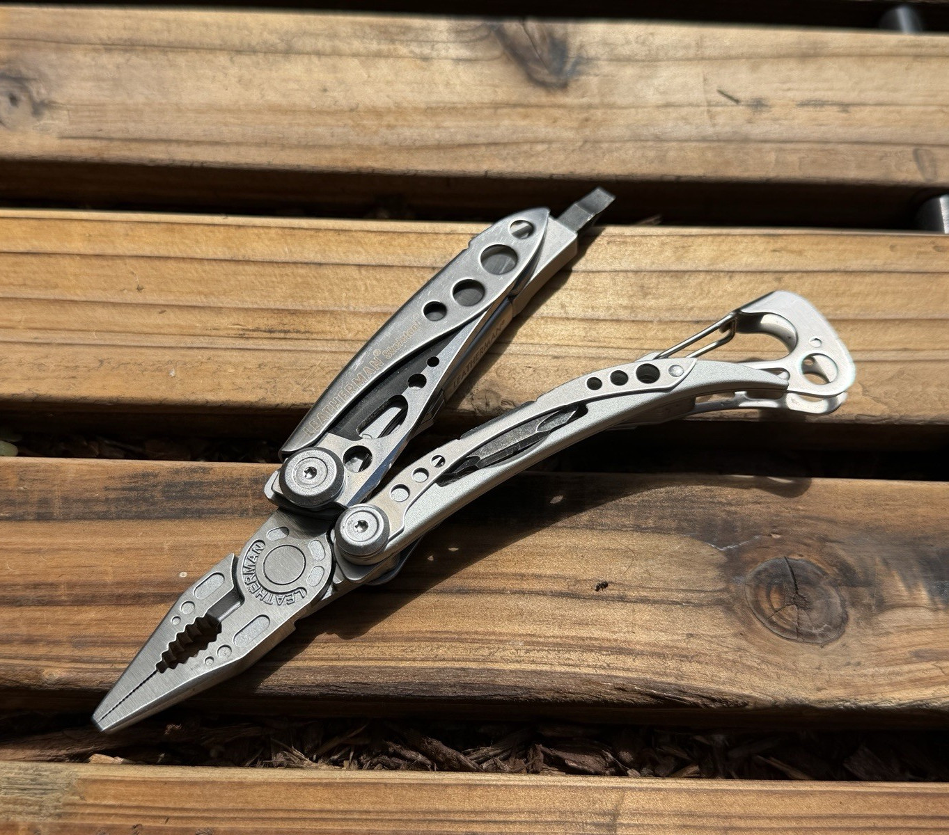 Leatherman Skeletool Multi-Tool Folding Pliers Knife Blade Carabiner Silver