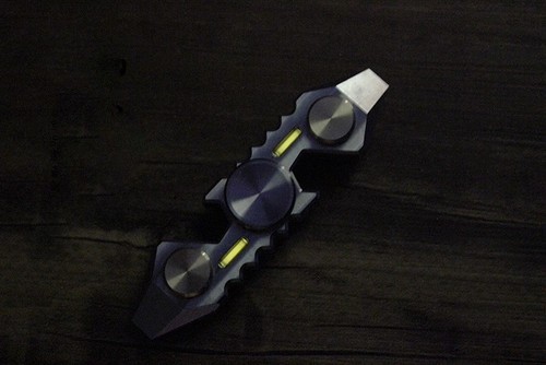 Titanium+Brass Hand Twisting Spinning Top Crowbar Bottle Opener Spinner Gyro Toy