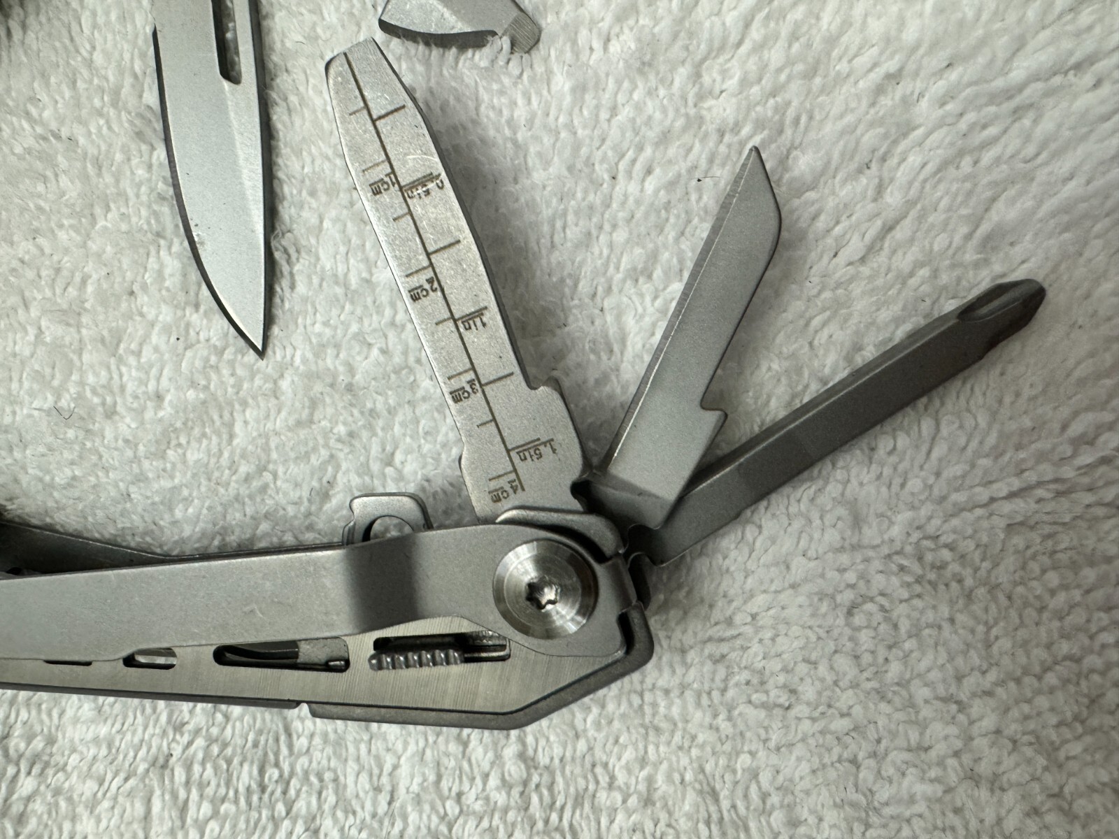 B/Bury 15-in-1 Multi-Tool File Pliers Screwdrivers Glass Break Knife Survival