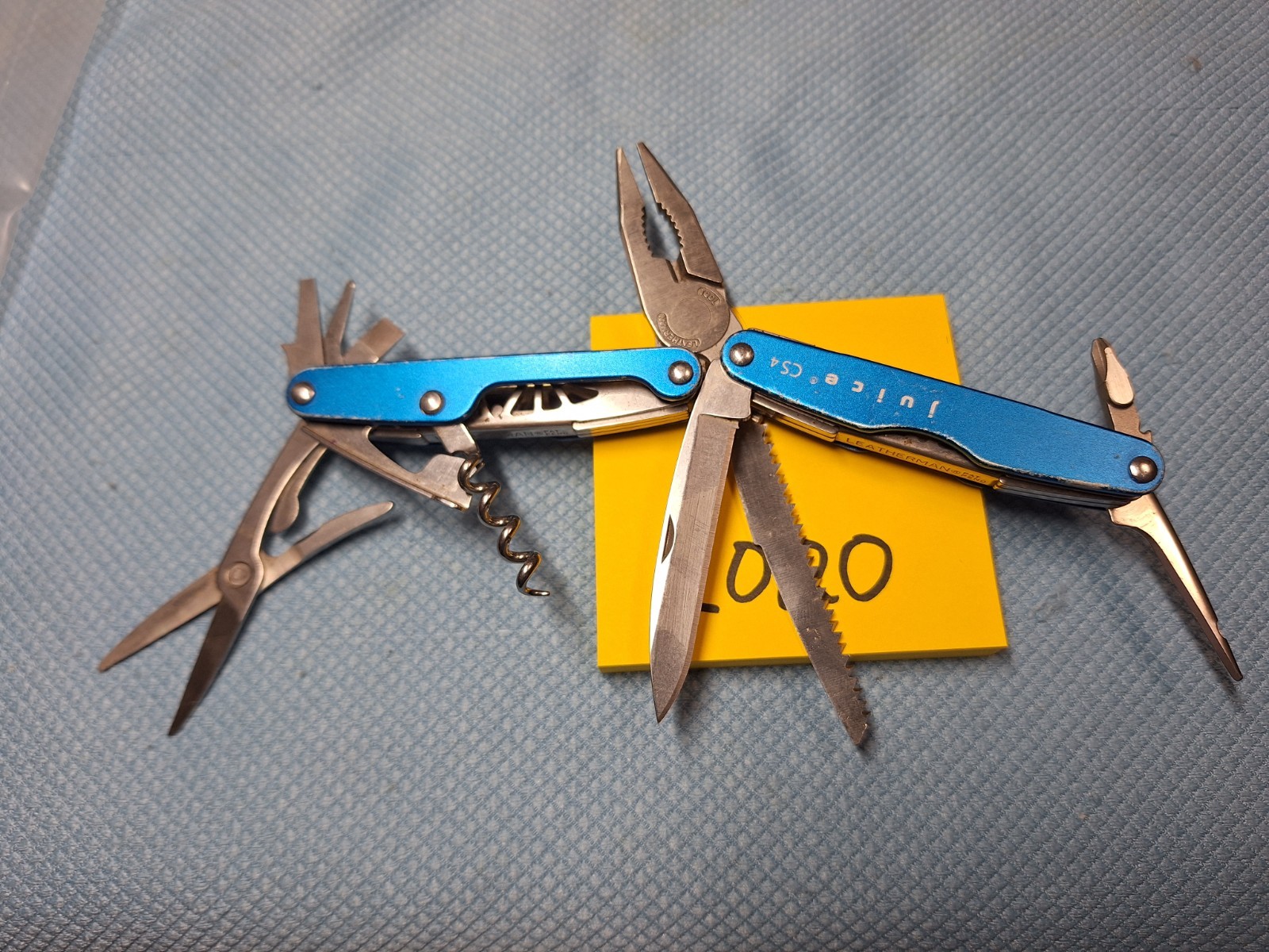1 Leatherman BLUE CS4 JUICE Multi Tool FISHING Excellent LOC 2020