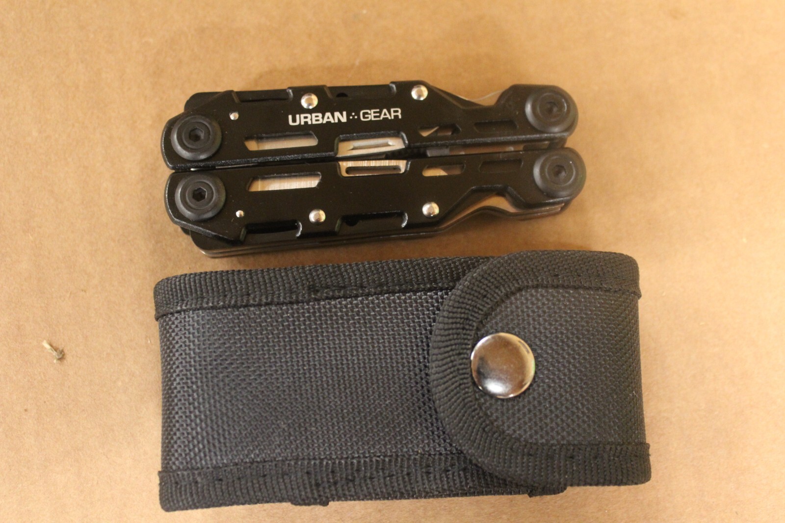 Urban Gear Multitool W/ nylon Case #BINC359