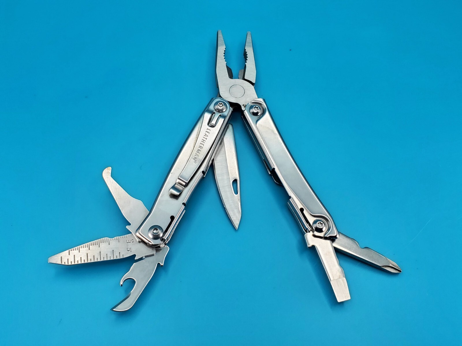 Leatherman Rev 3.8″ Multi-Tool, Stainless! *MINOR RUST ON ITEM*