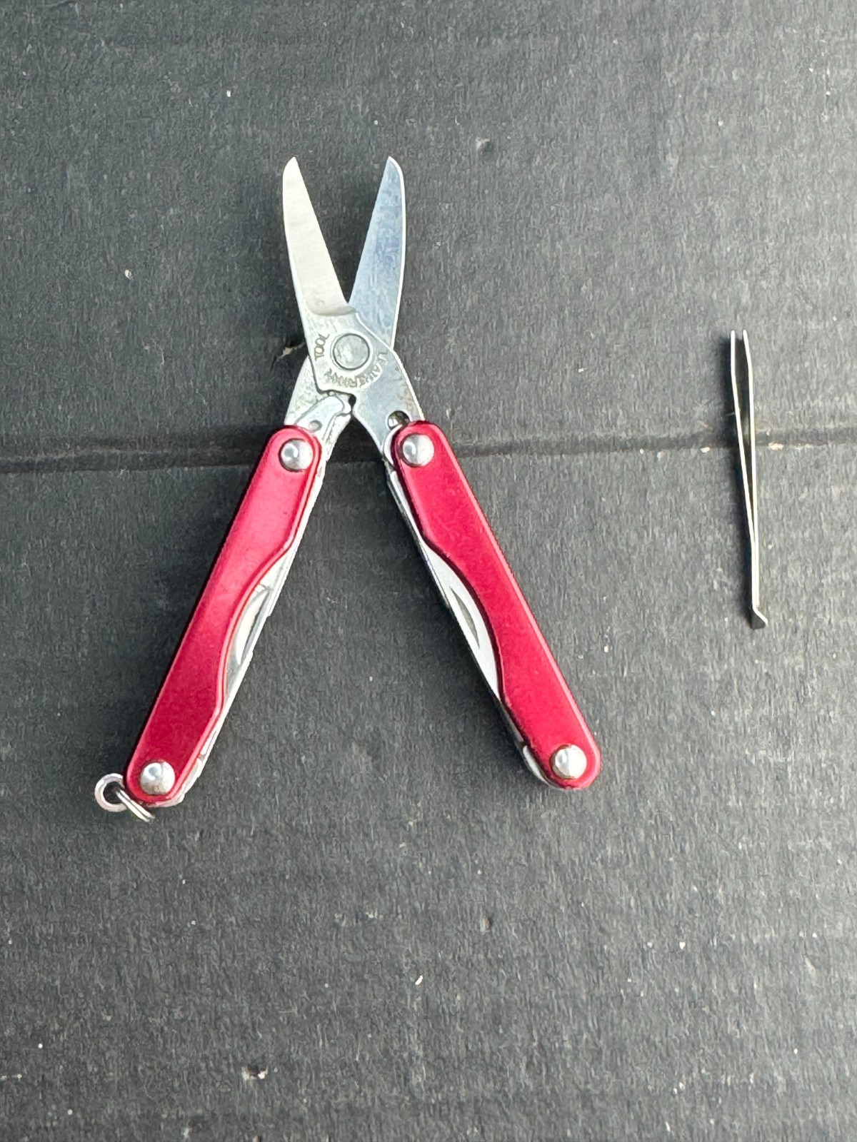 Leatherman Squirt S4 Stainless Steel Multitool Keychain – red