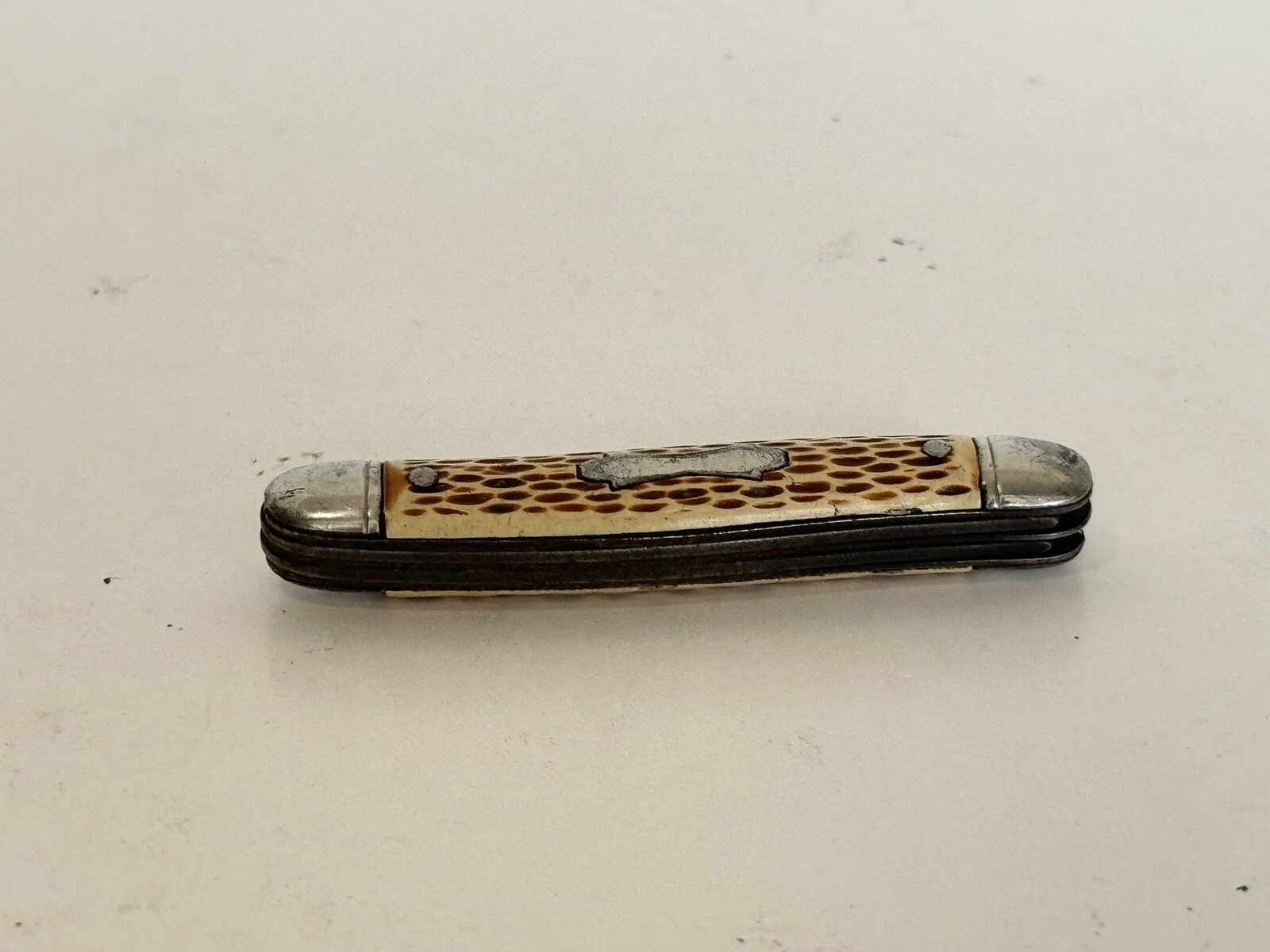 Vintage Imperial 2 Blade Pocket Knife Shield Logo Hunting Fishing Camping