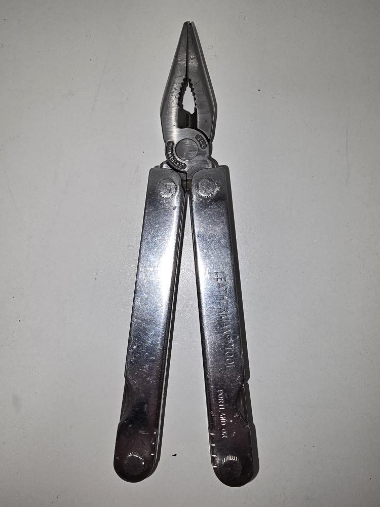 LEATHERMAN SUPER TOOL (P08037038)