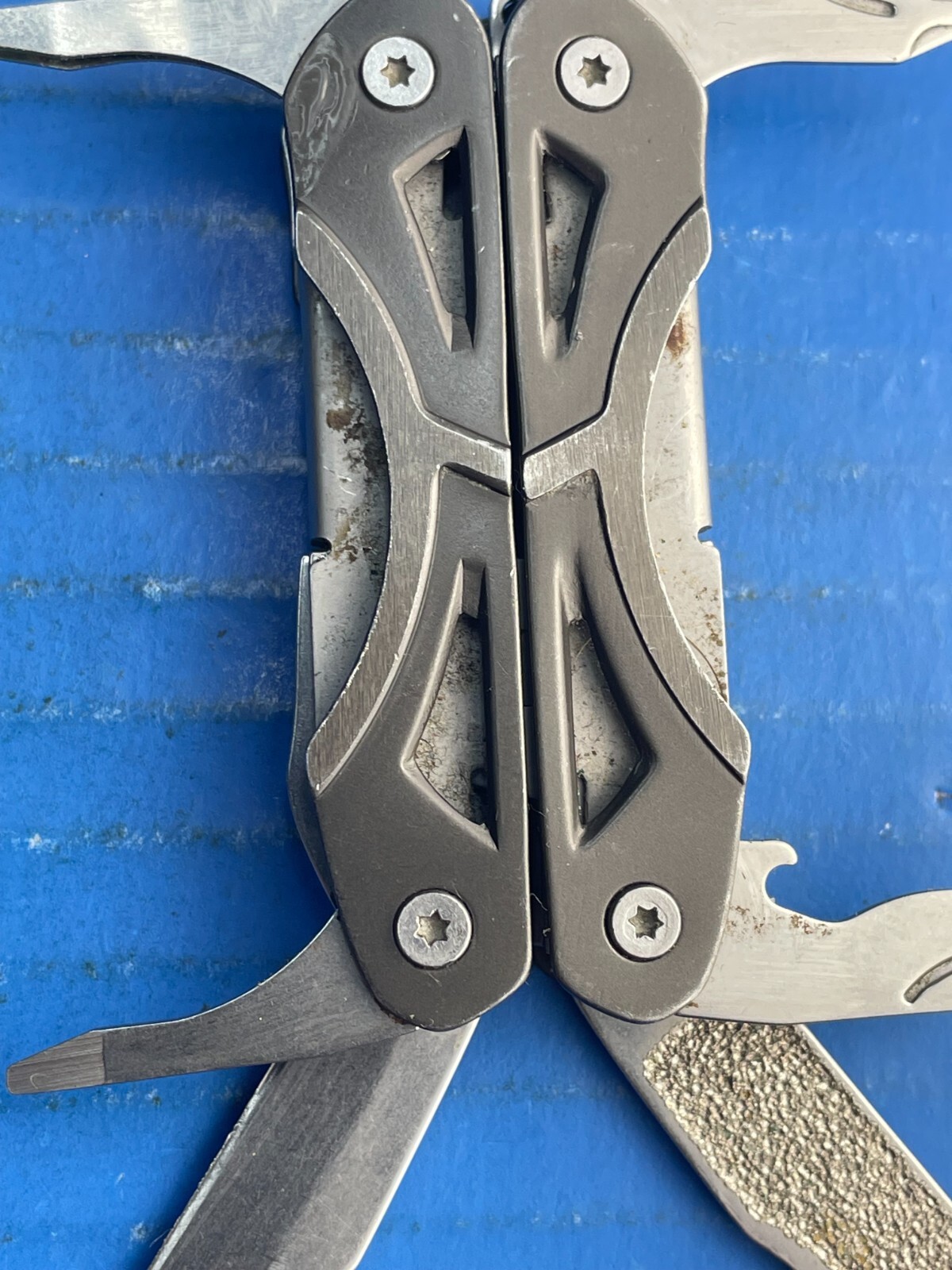 Gerber Clutch Multi-Tool Knife – Nail File – Pliers – Screwdrivers- Tweezer
